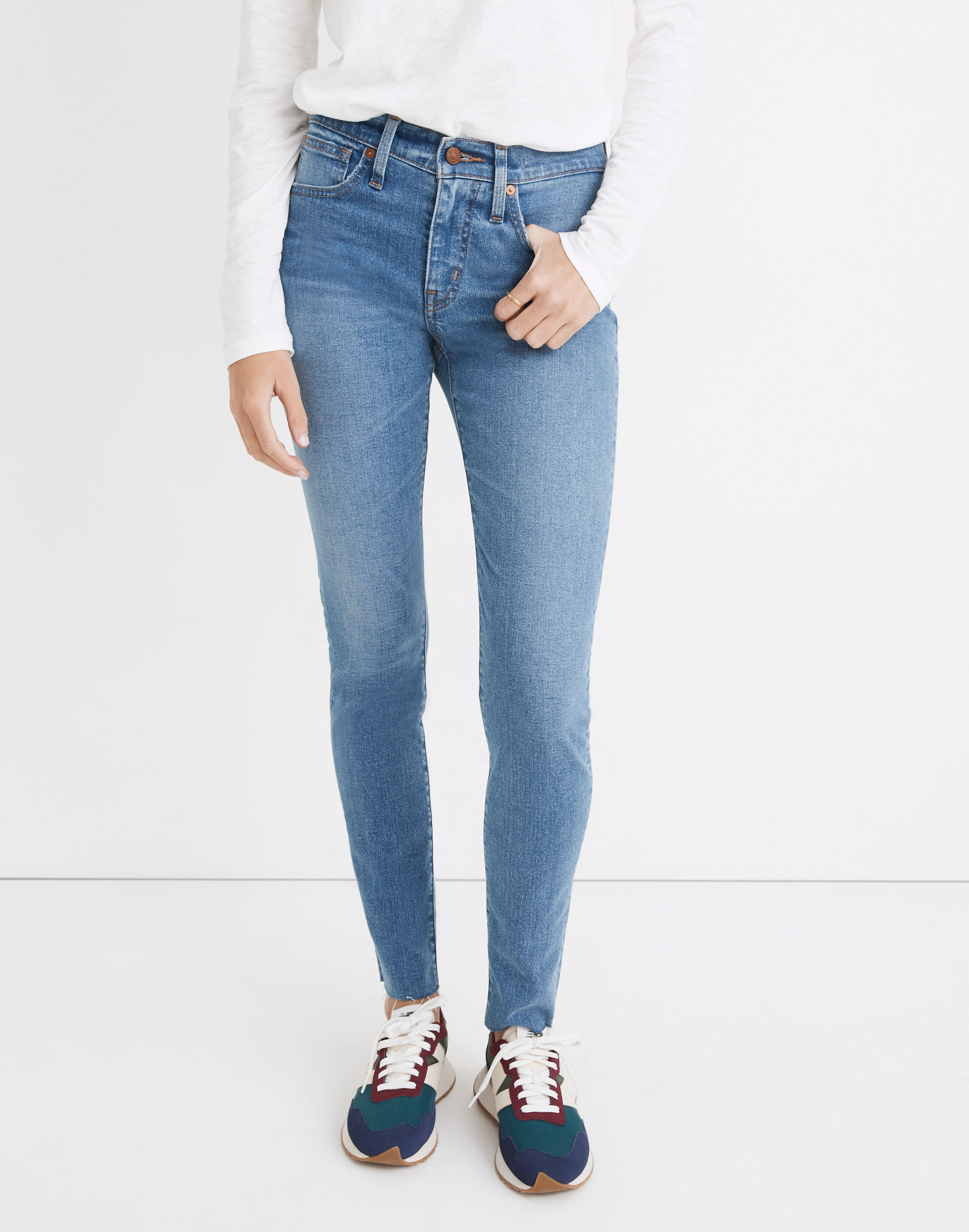 9" Mid-Rise Skinny Jeans in Krasner Wash: TENCEL&trade; Denim Edition