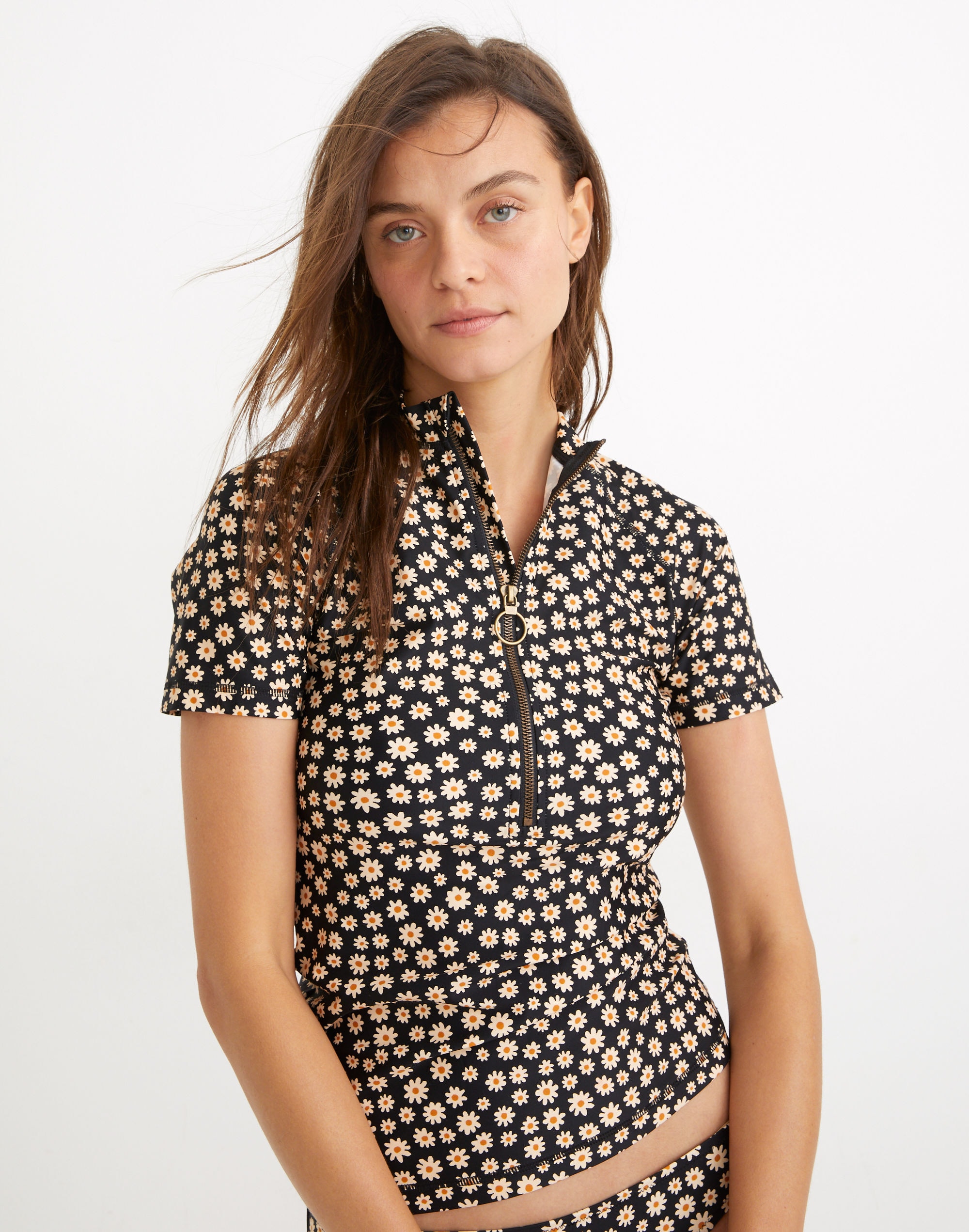 madewell second wave short-sleeve rash guard in mod daisies