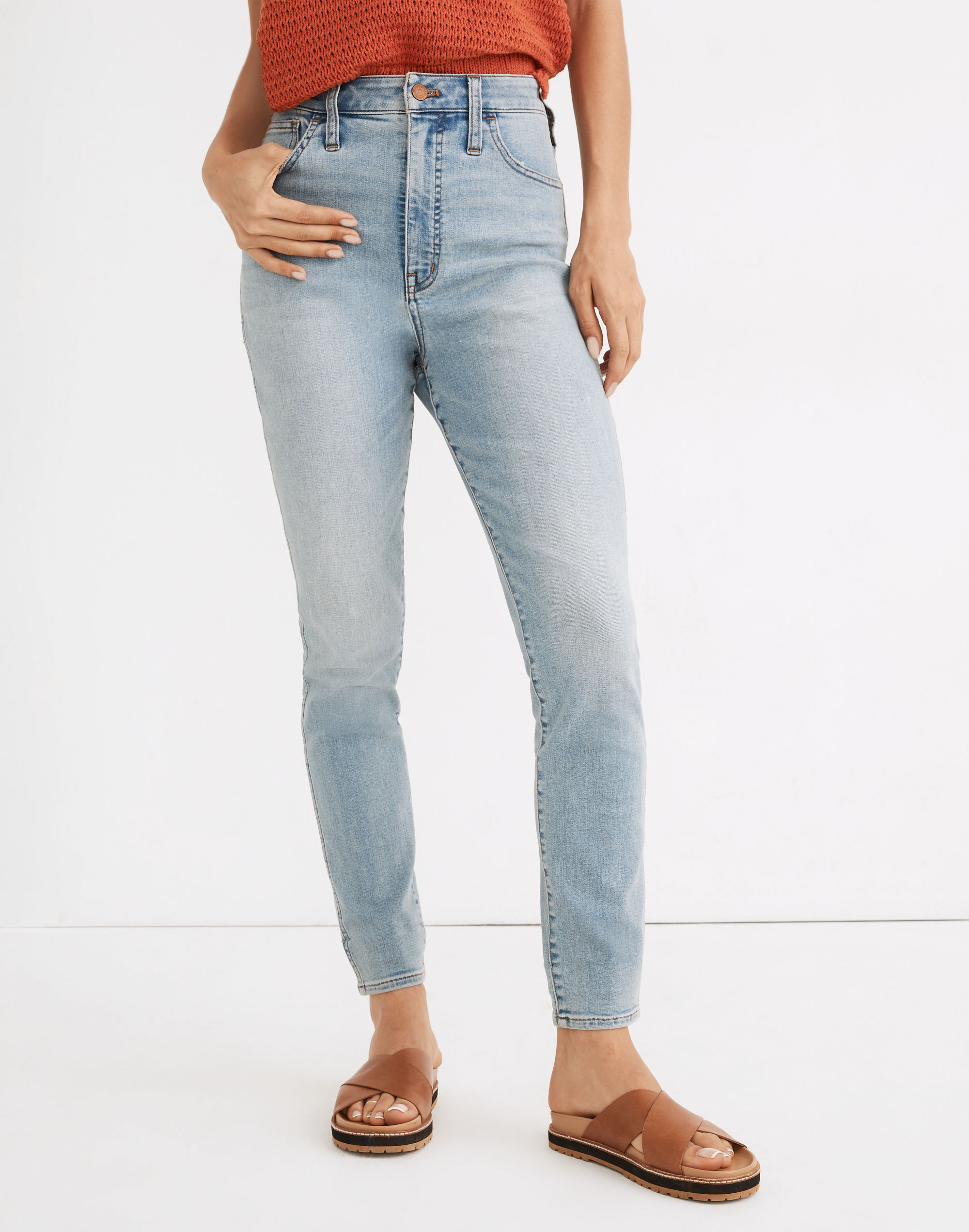 Curvy Roadtripper Authentic Jeans in Cadwell Wash
