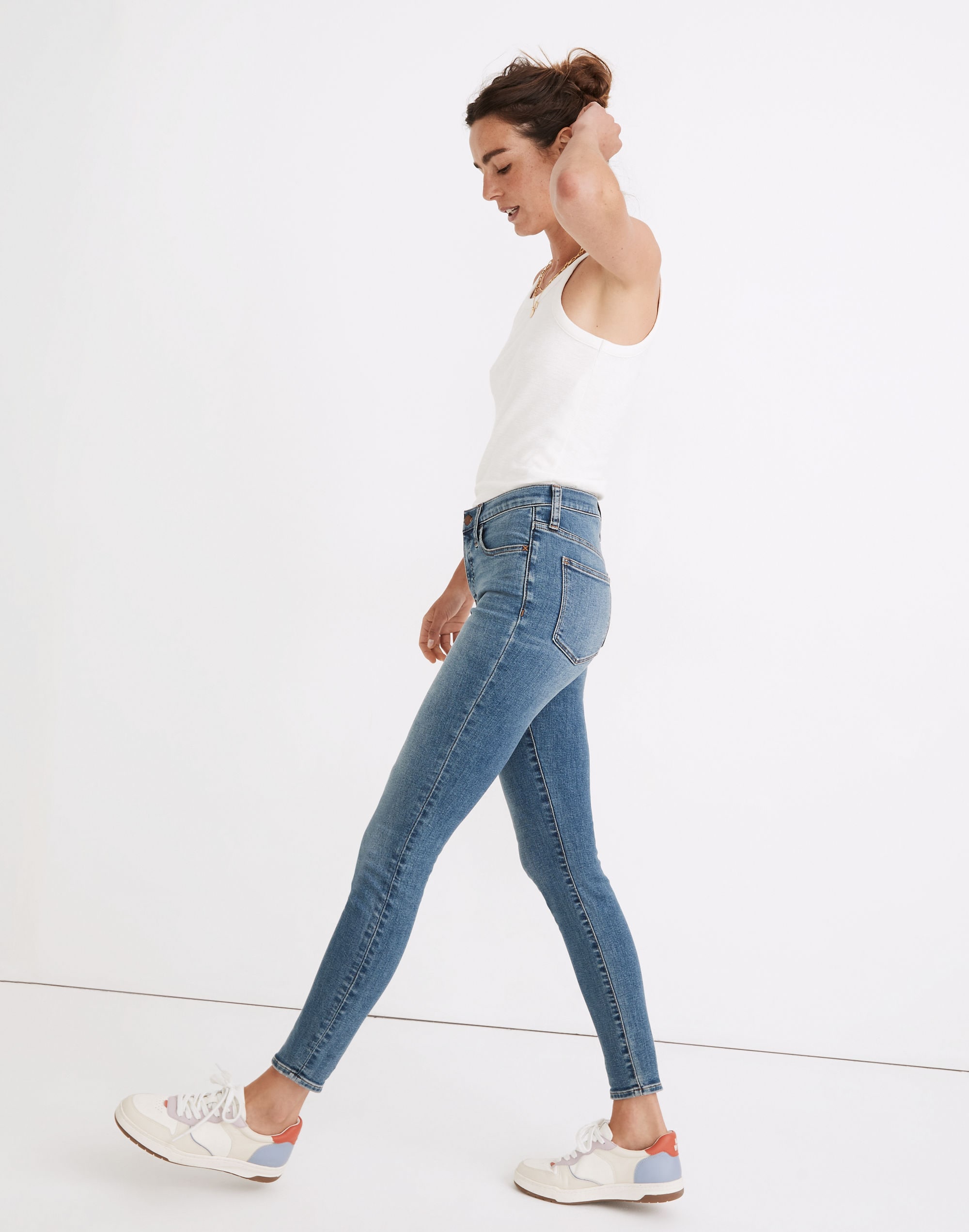 Petite 9" Mid-Rise Roadtripper Authentic Jeans in Enfield Wash