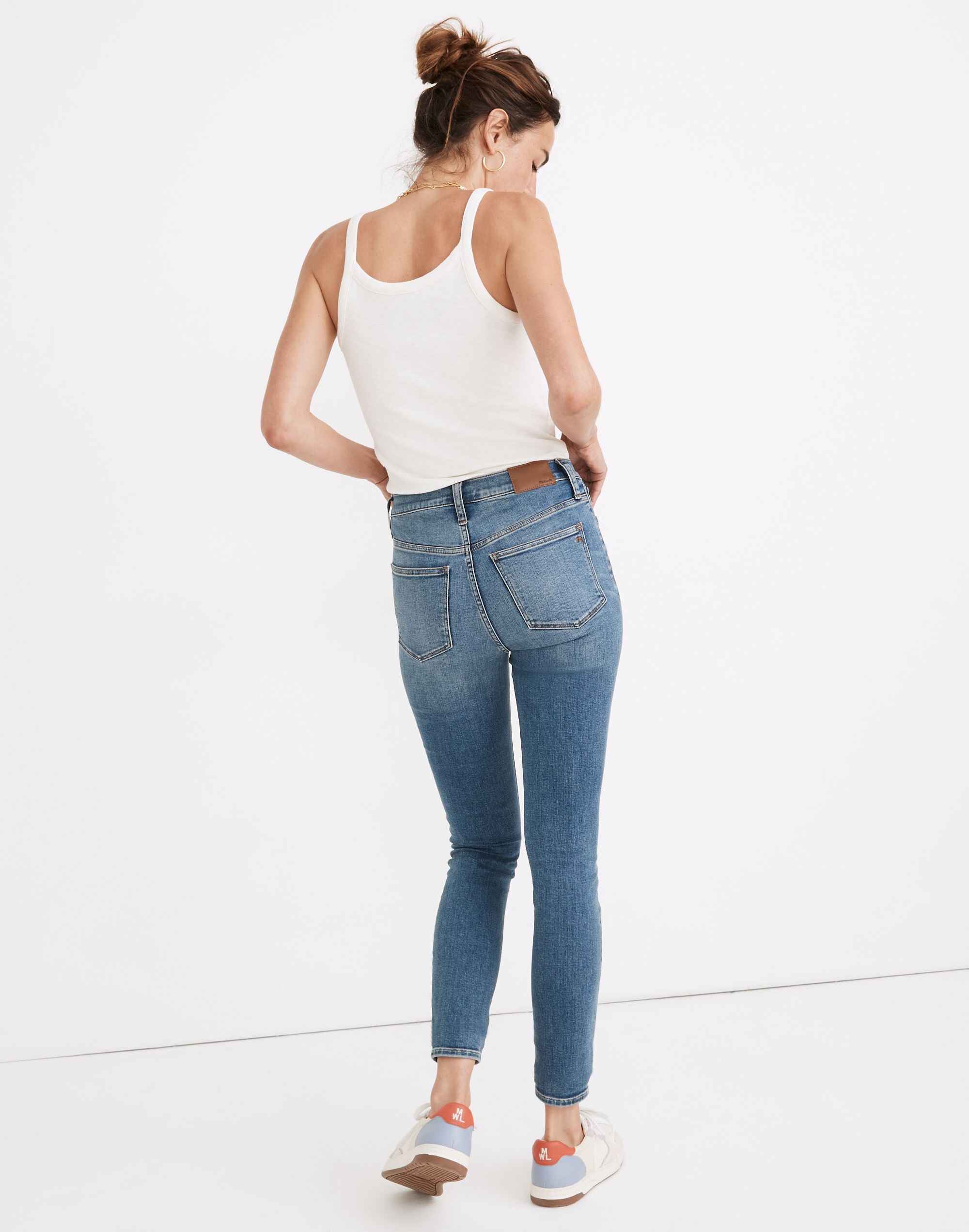 Petite 9" Mid-Rise Roadtripper Authentic Jeans in Enfield Wash