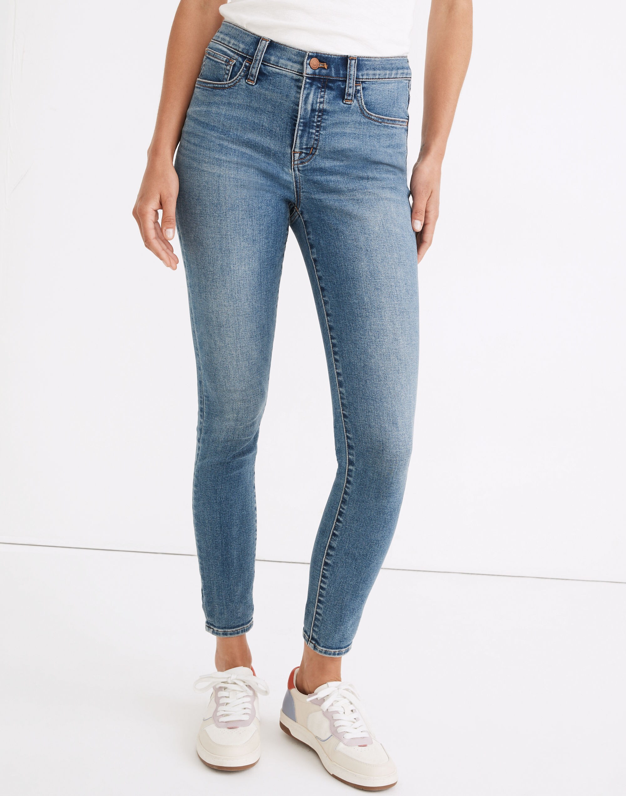 Petite 9" Mid-Rise Roadtripper Authentic Jeans in Enfield Wash