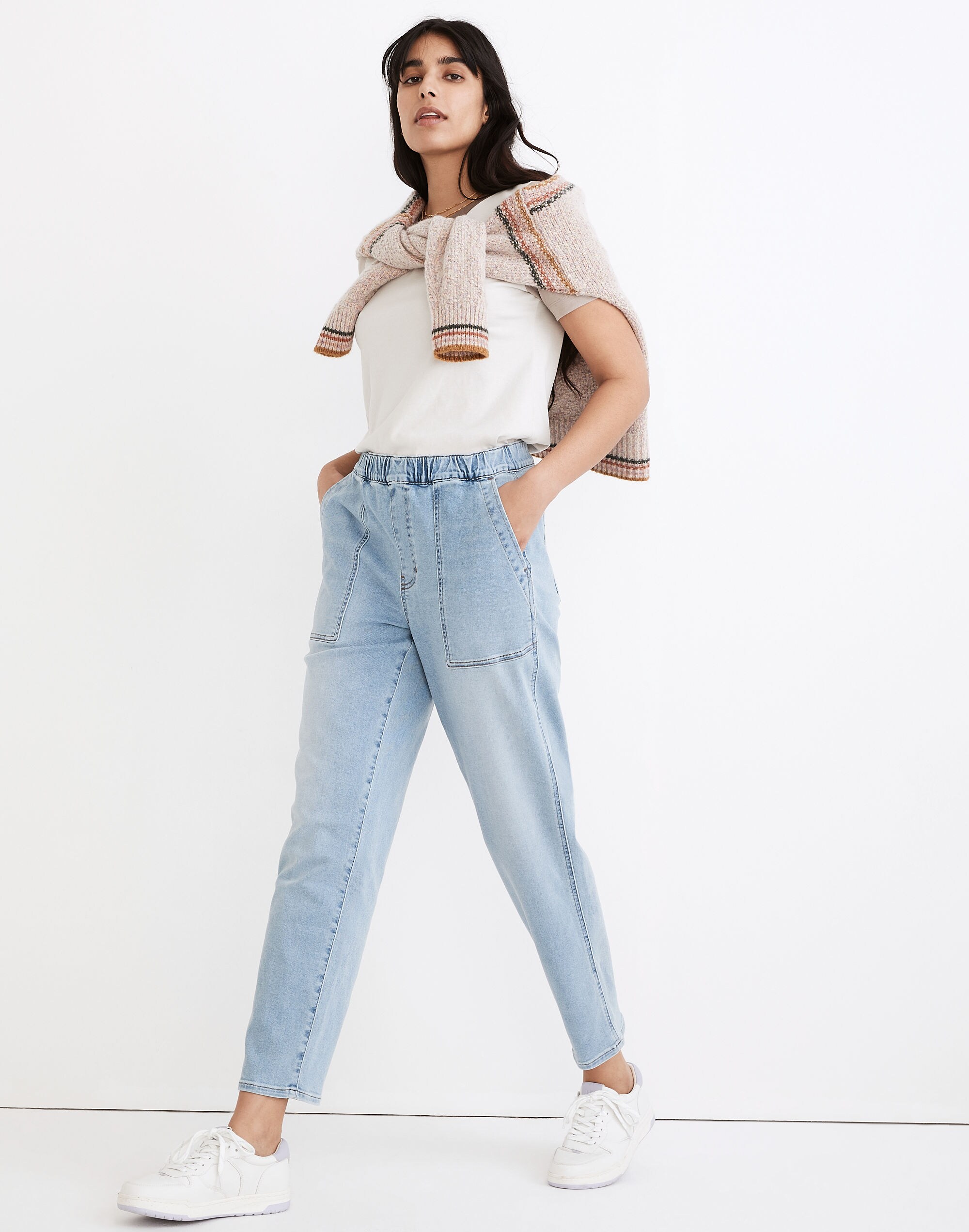 Petite Pull-On Relaxed Jeans in Bellview Wash
