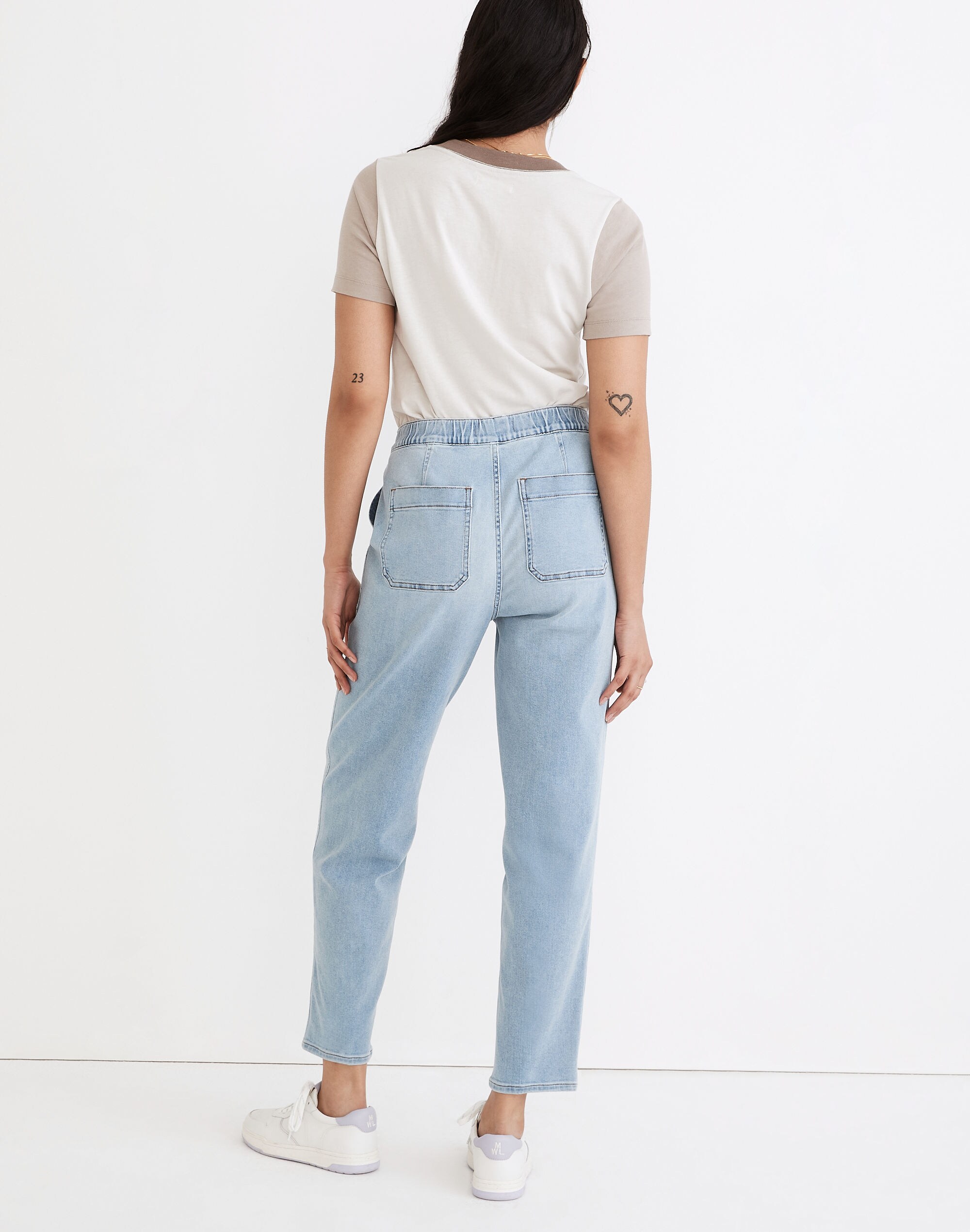 Petite Pull-On Relaxed Jeans in Bellview Wash