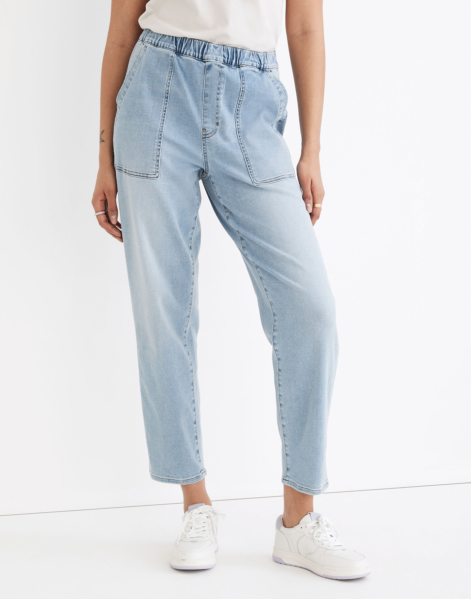 Petite Pull-On Relaxed Jeans in Bellview Wash