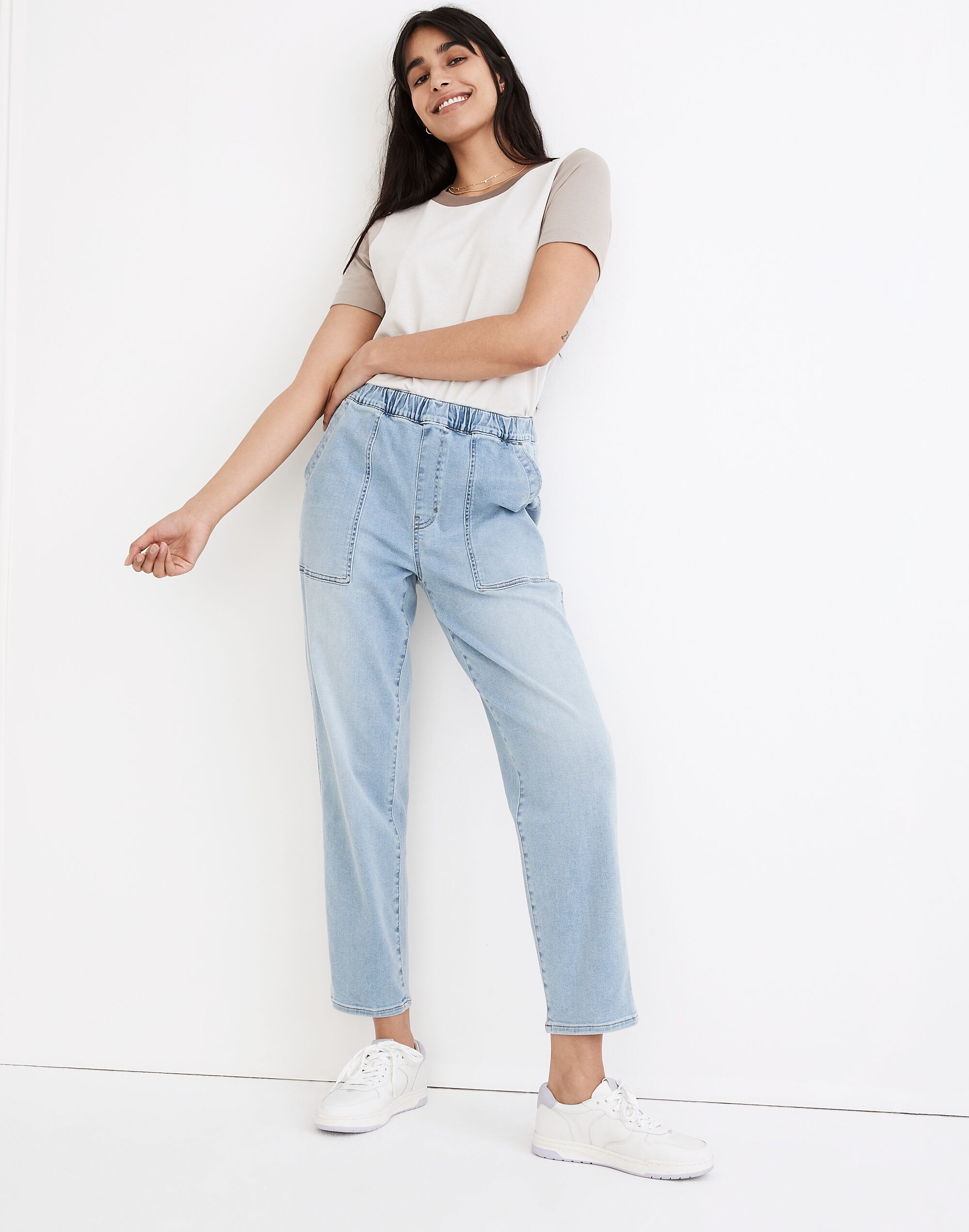 Petite Pull-On Relaxed Jeans in Bellview Wash
