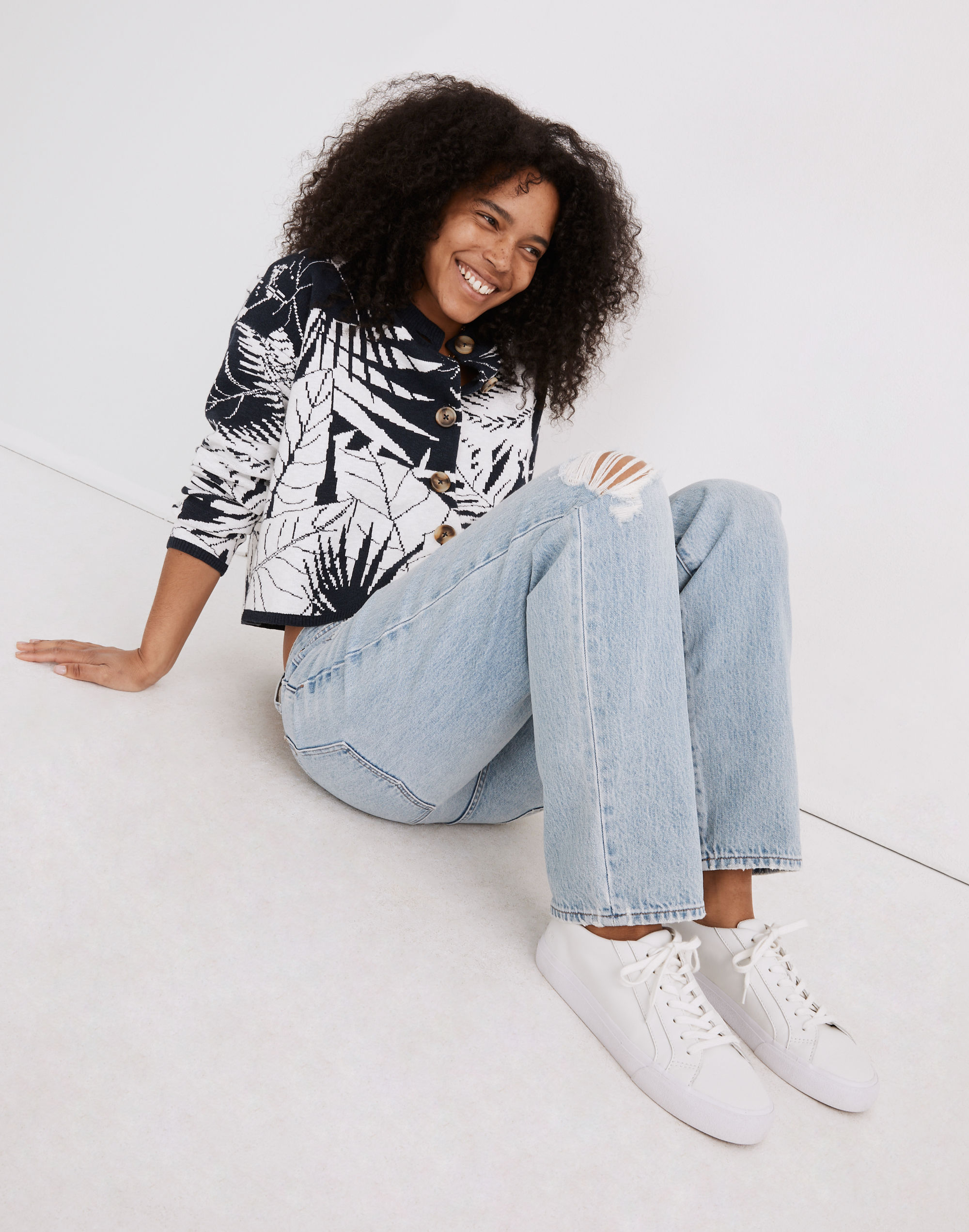 Relaxed Jeans in Cresthaven Wash: Ripped Edition