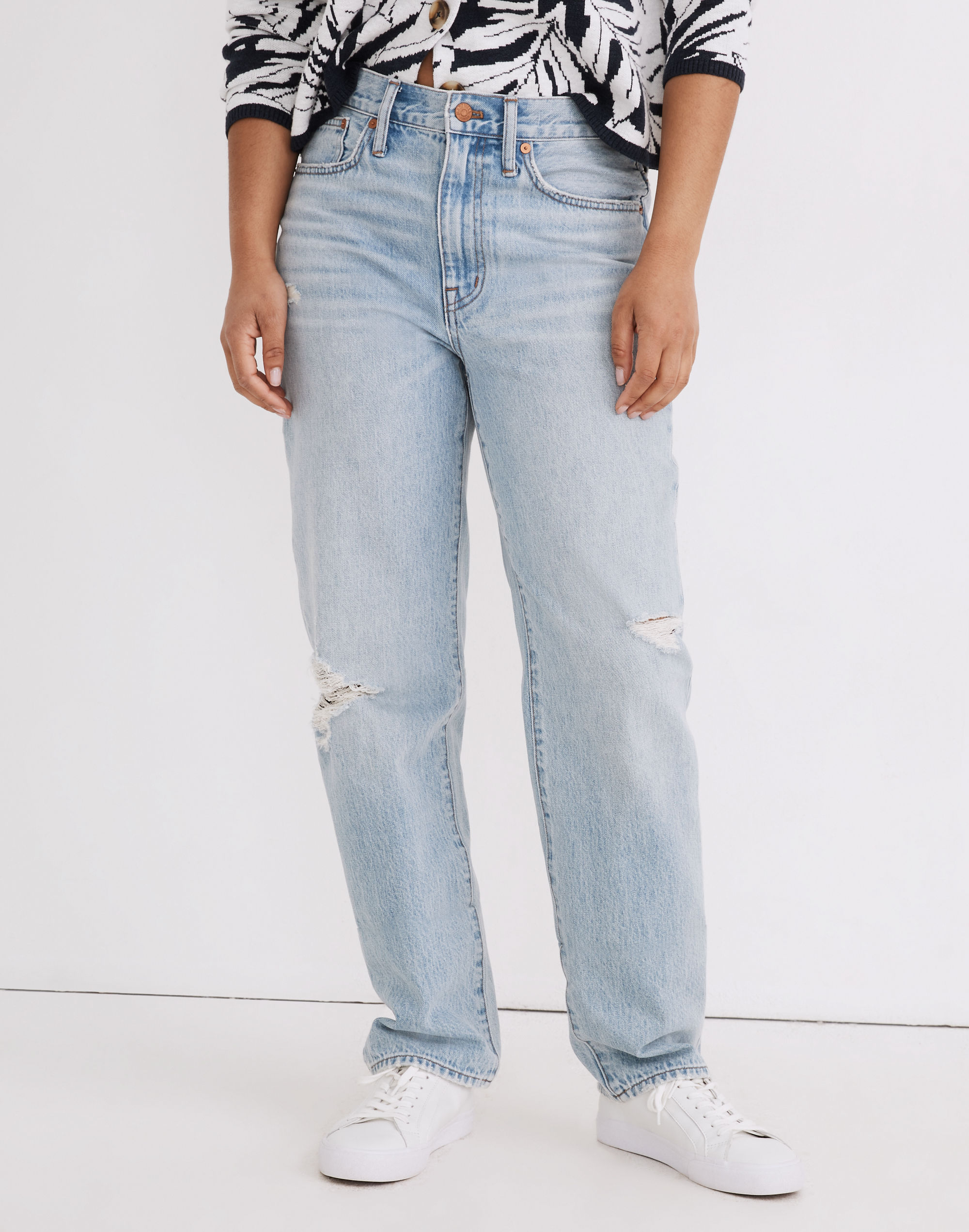 Relaxed Jeans in Cresthaven Wash: Ripped Edition