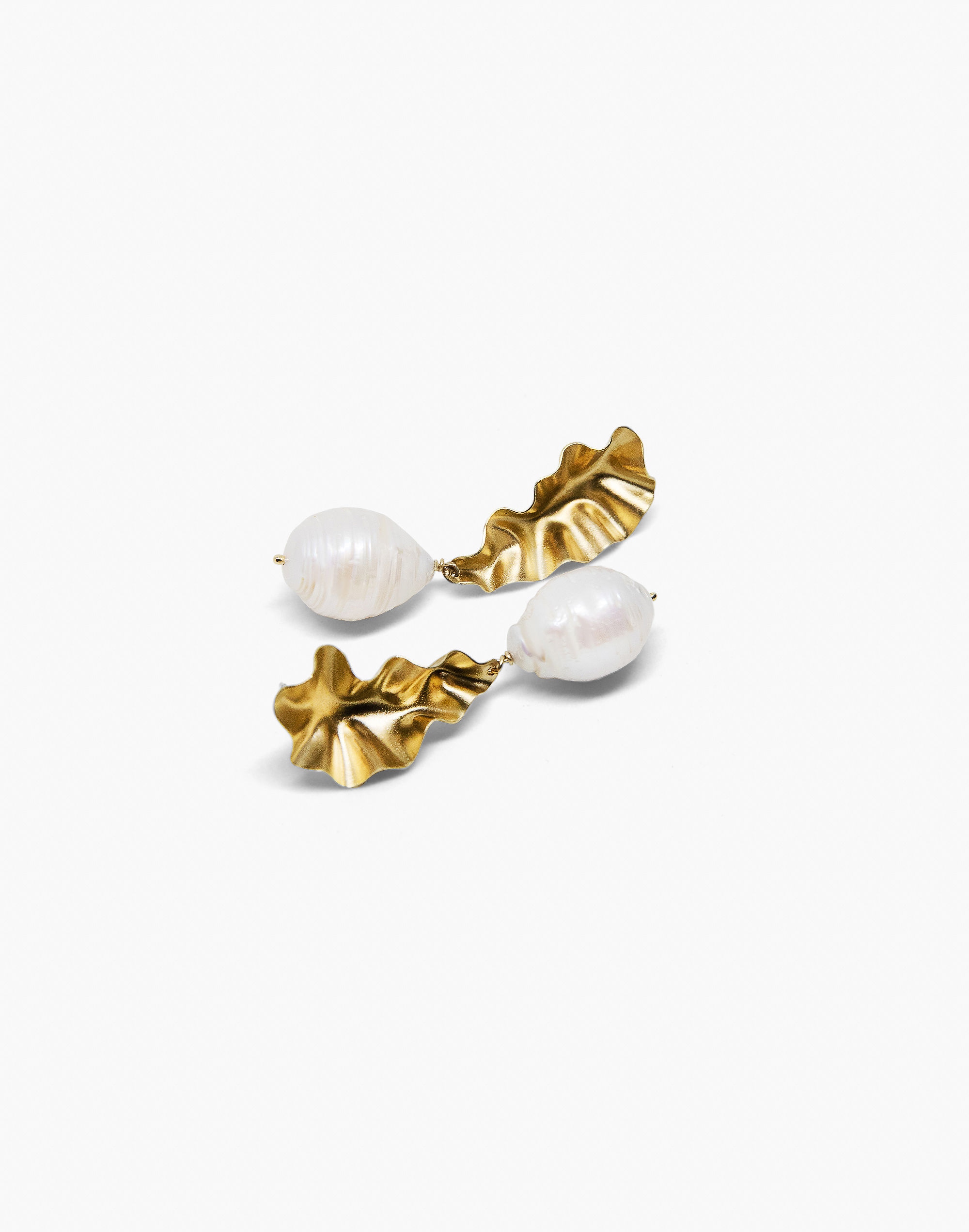 Mold Atelier Oy earring in 14k Gold