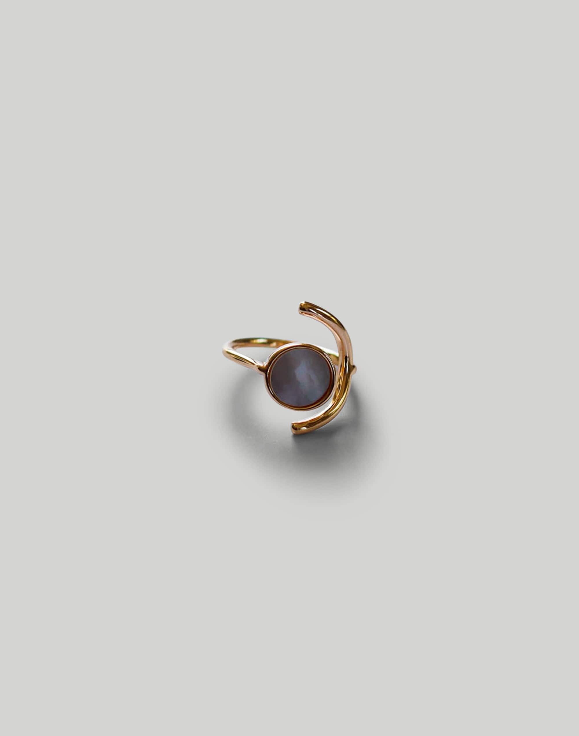 Abcrete & Co. Geo Crescent Pearl Adjustable Ring