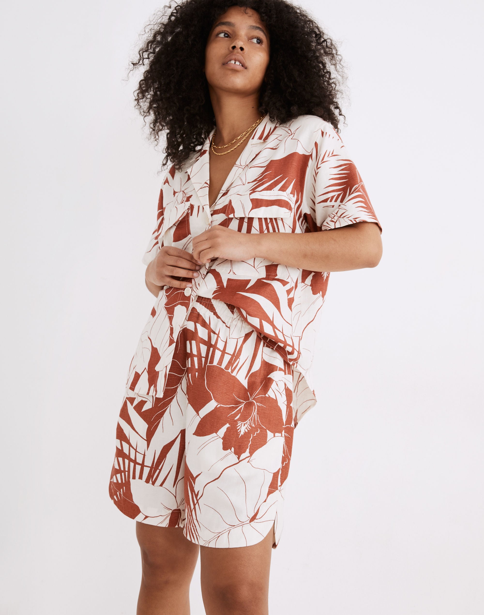 pull-on bermuda shorts in tropical vacation