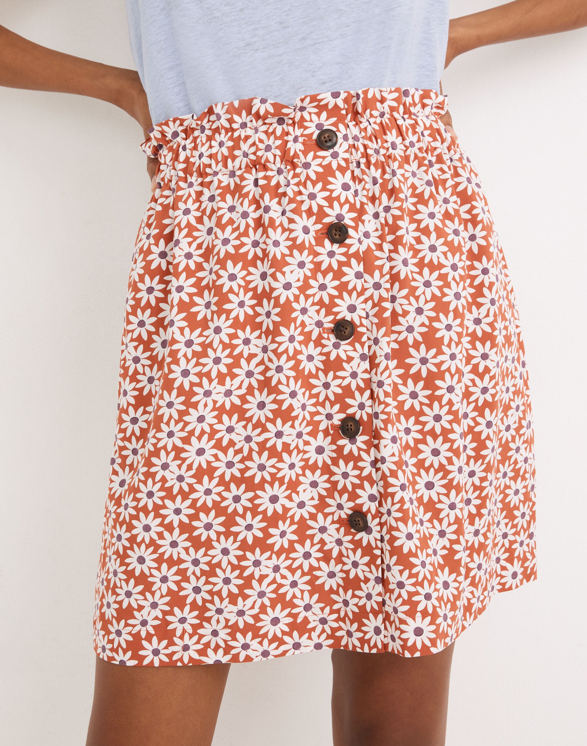 Paperbag Button-Front Mini Skirt in Falling Daisies