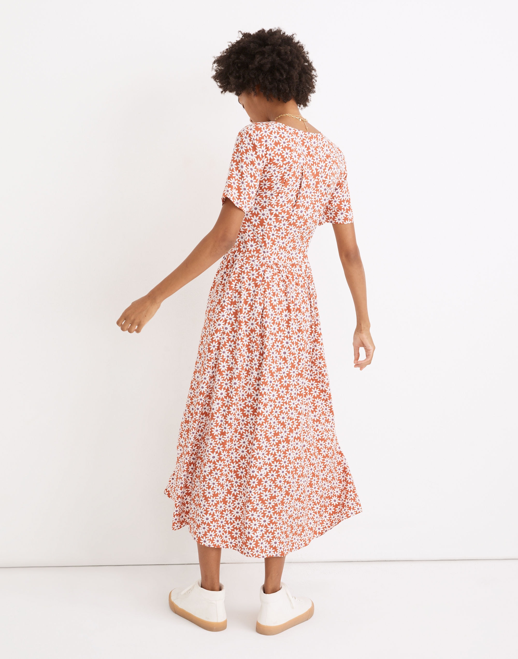 Clara Midi Dress in Falling Daisies