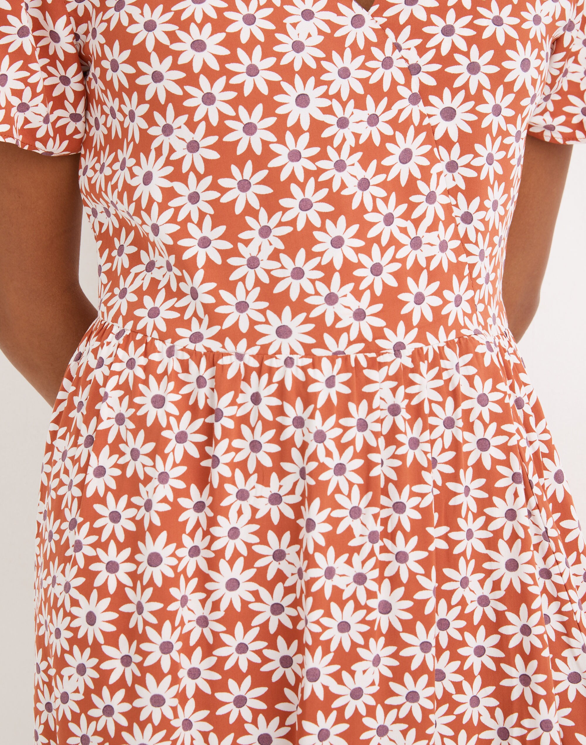 Clara Midi Dress in Falling Daisies