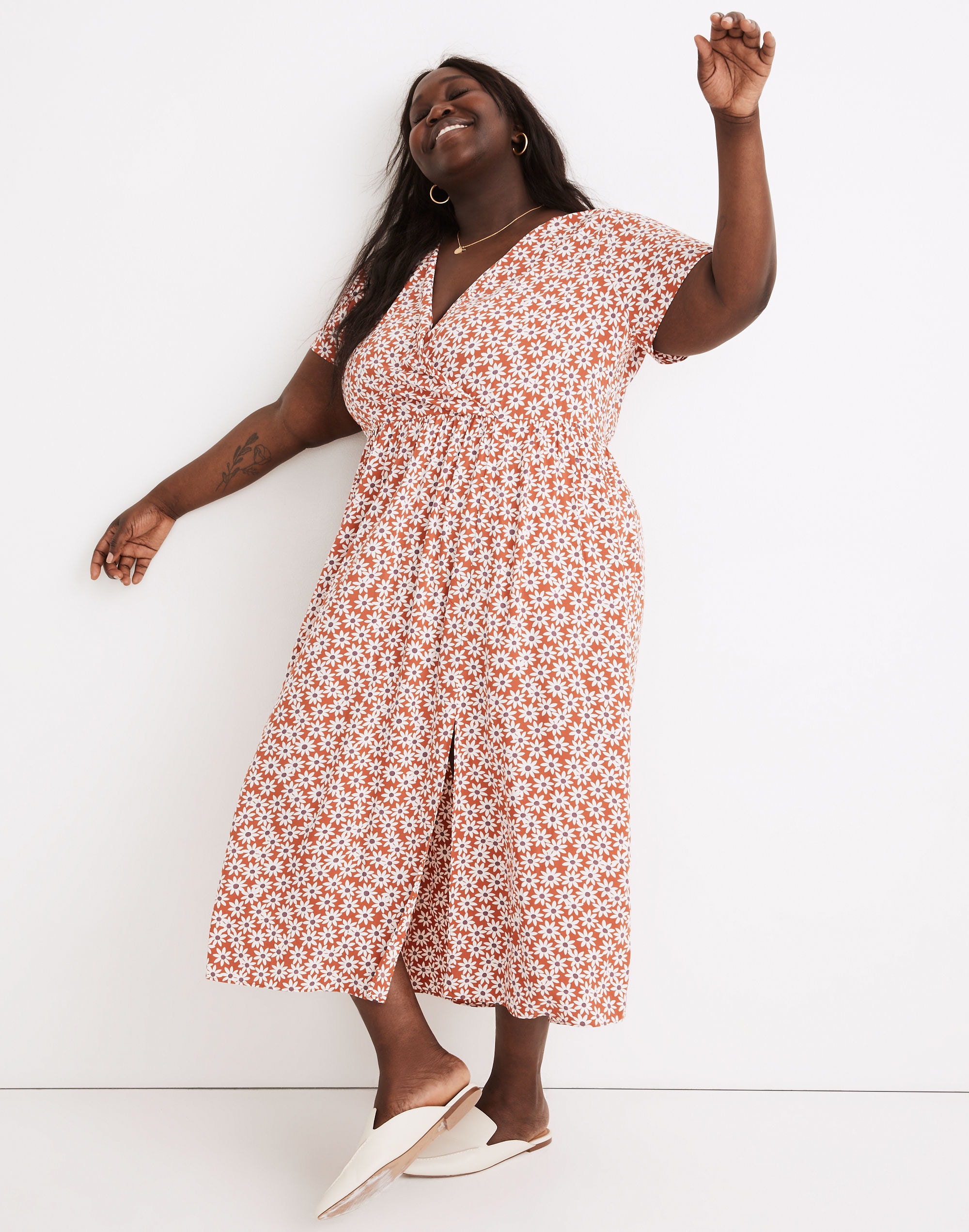 Plus Clara Midi Dress in Falling Daisies