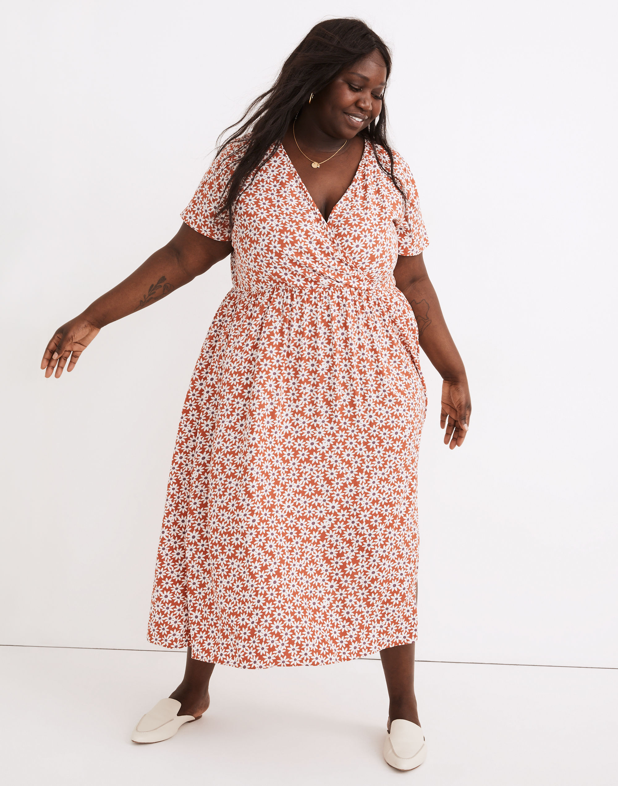 plus clara midi dress in falling daisies