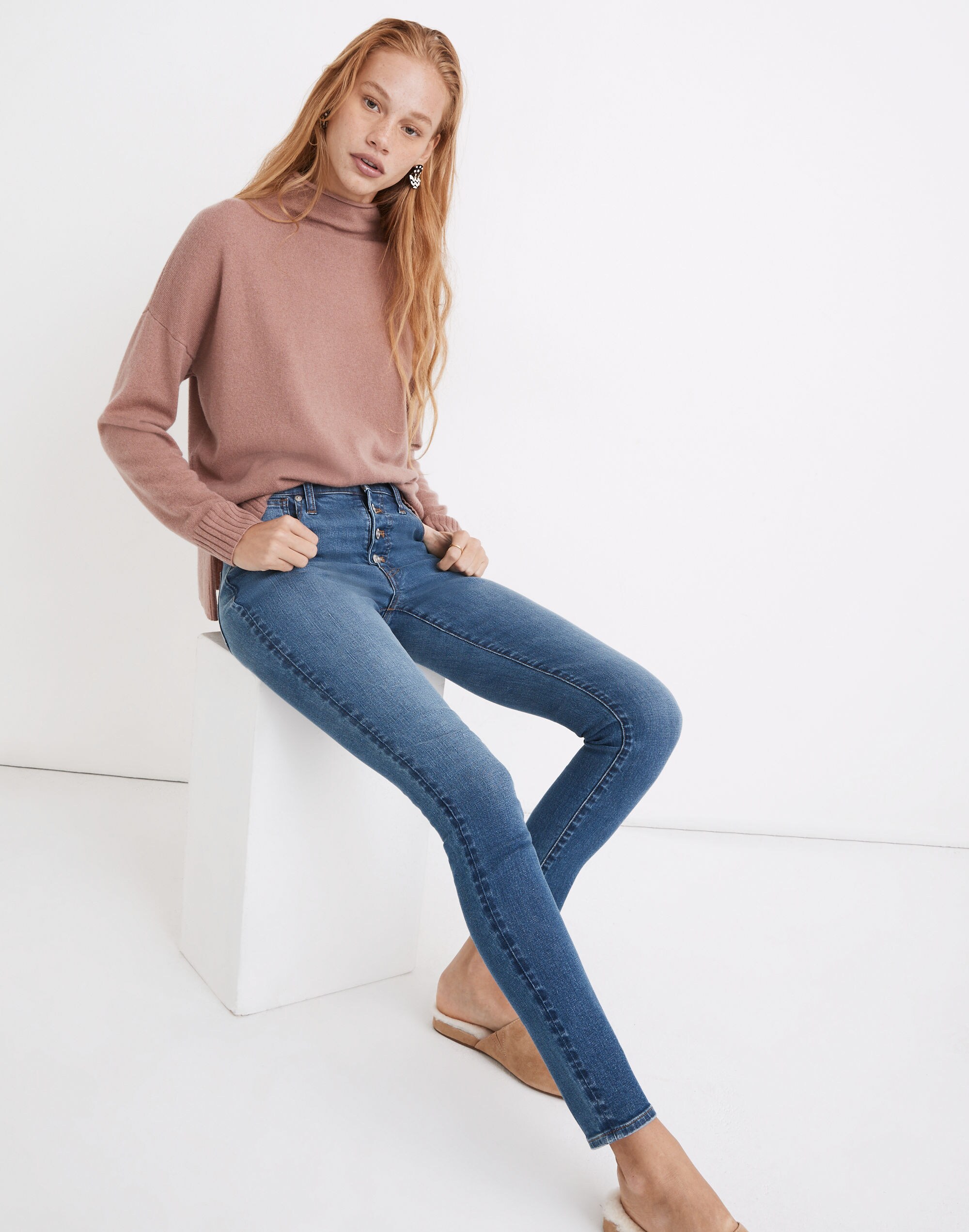 9" Mid-Rise Skinny Jeans in Varney Wash: Button-Front Edition