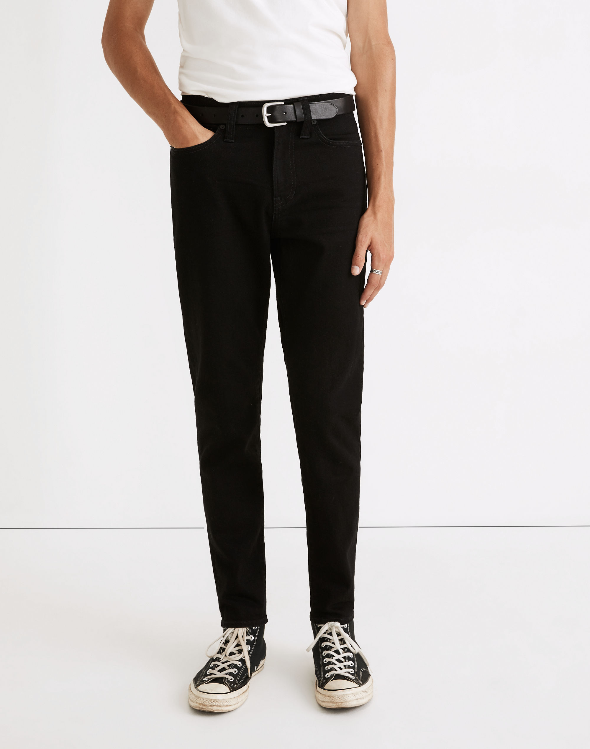 Relaxed Taper Jeans in Saturated Black Wash