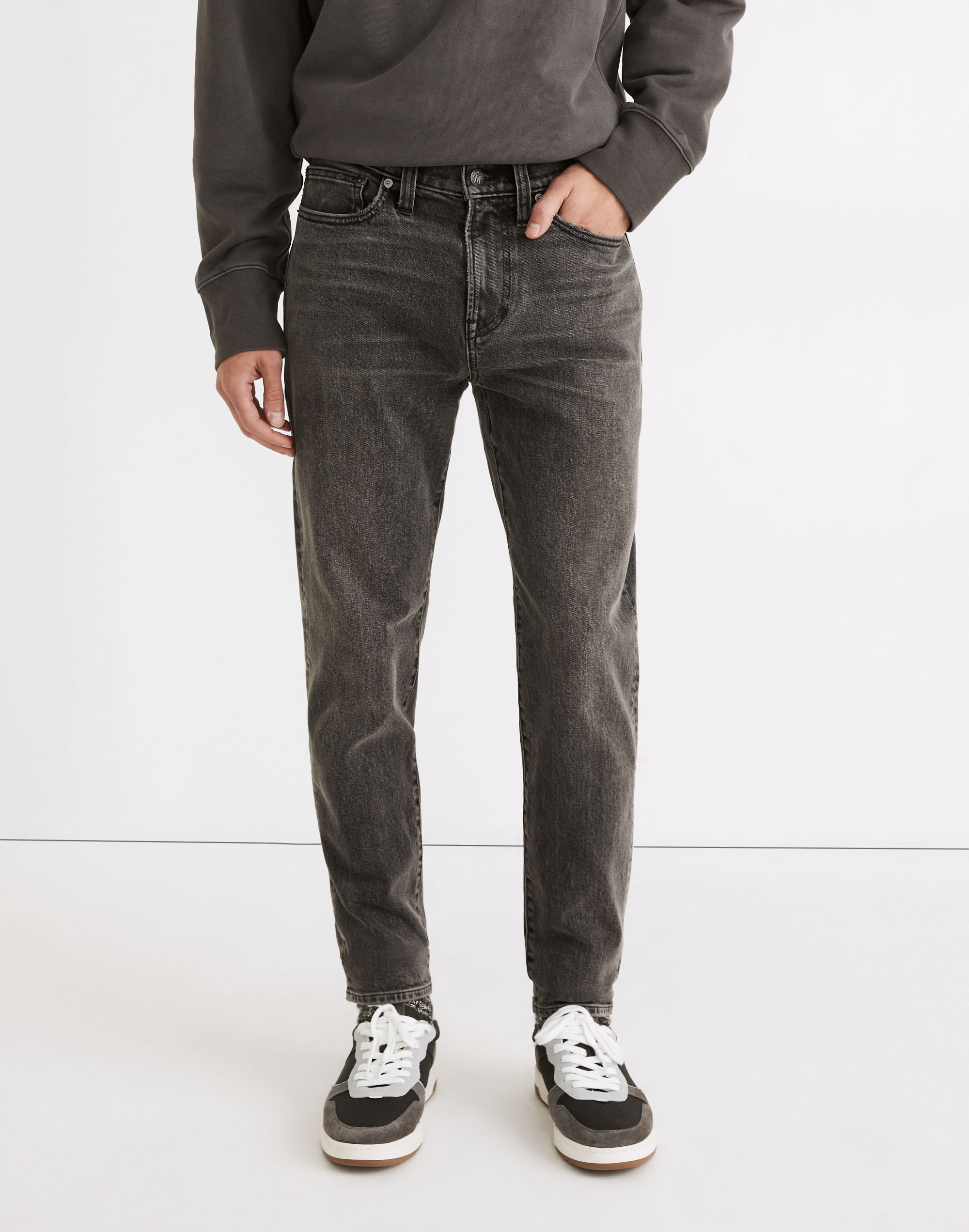 Relaxed Taper Jeans in Woodford Wash