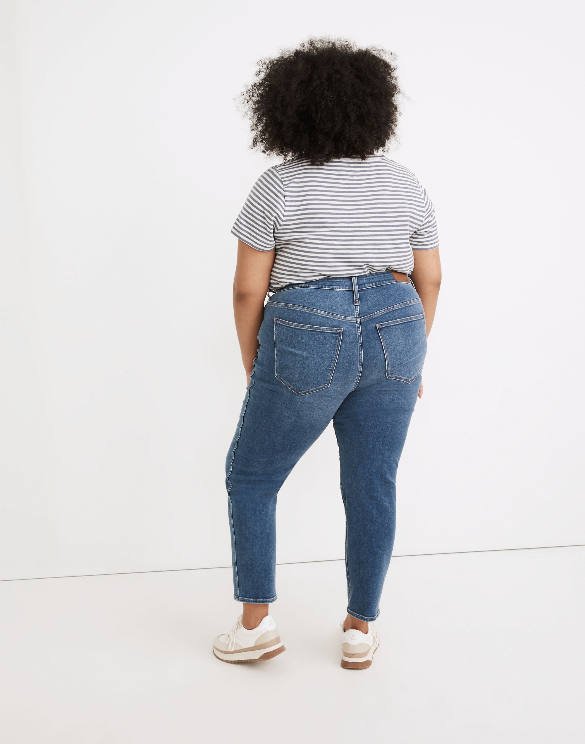 Plus Curvy High-Rise Slim Straight Jeans in Glynn Wash