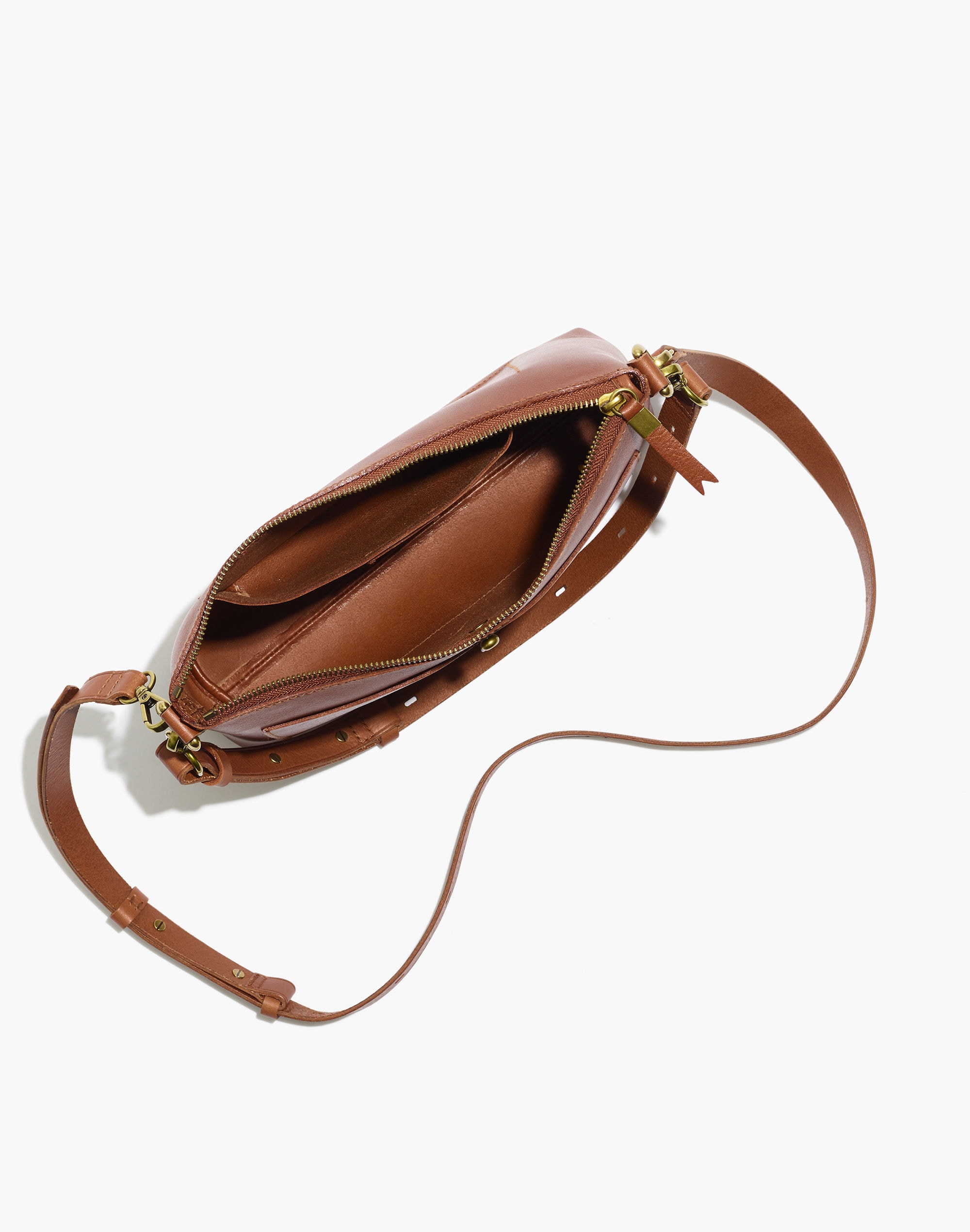 The Transport Shoulder Crossbody Bag in english saddle image 2