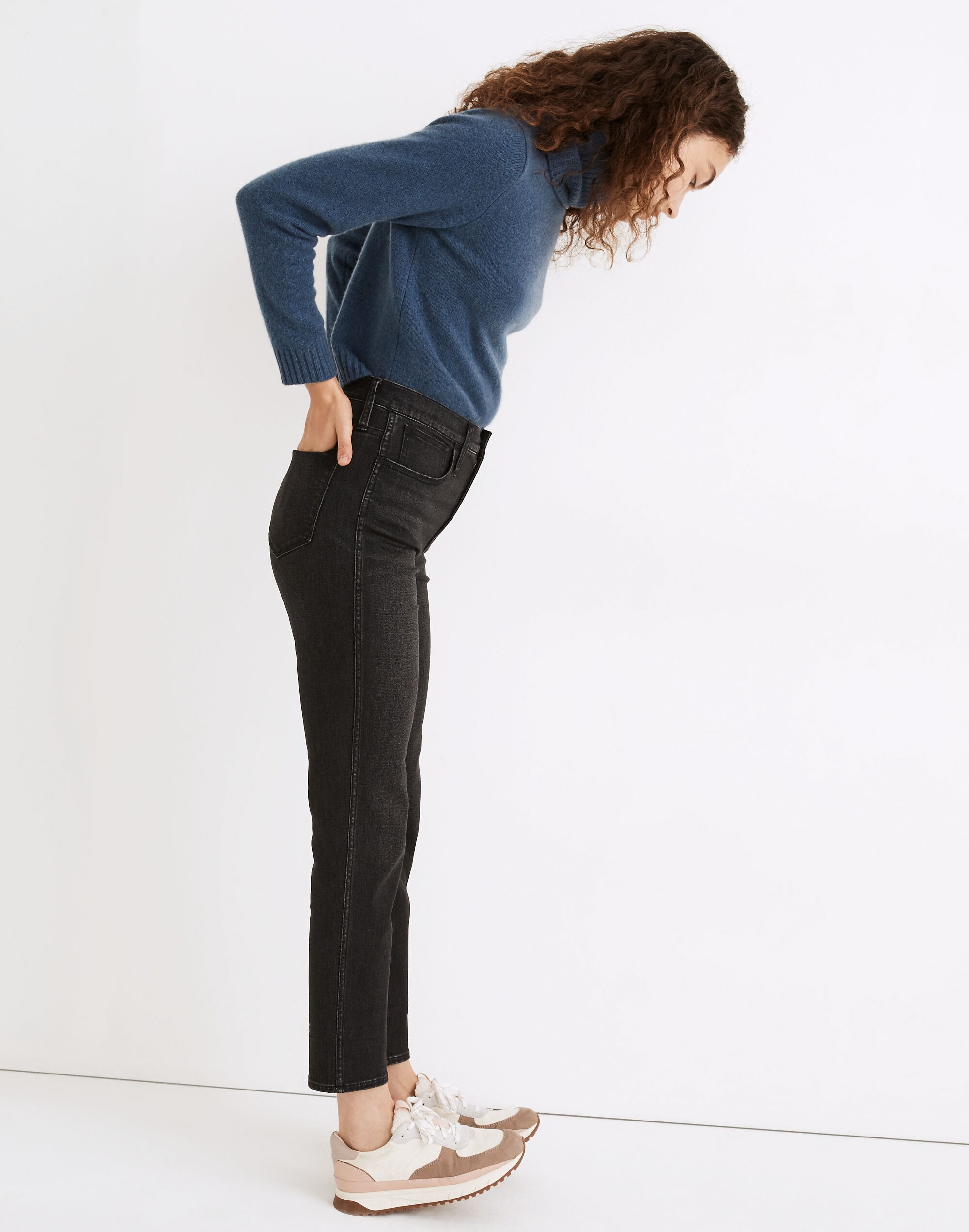High-Rise Slim Straight Jeans in Kandell Wash