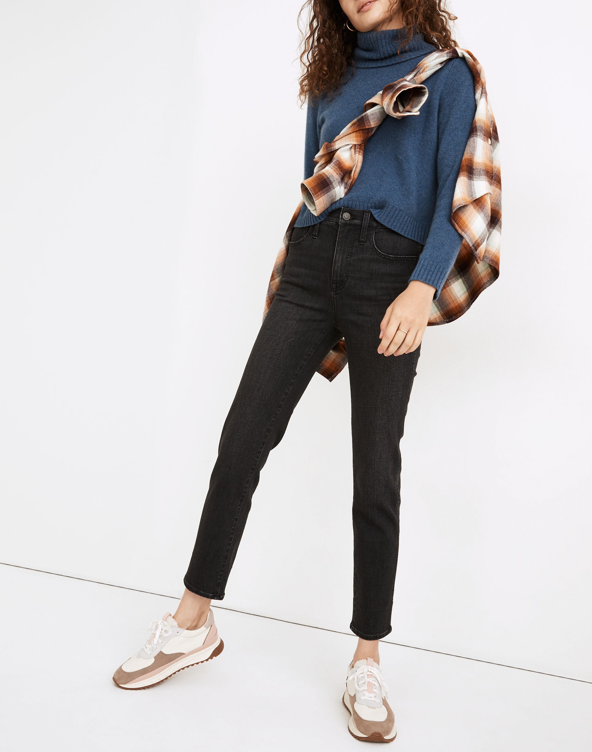 High-Rise Slim Straight Jeans in Kandell Wash