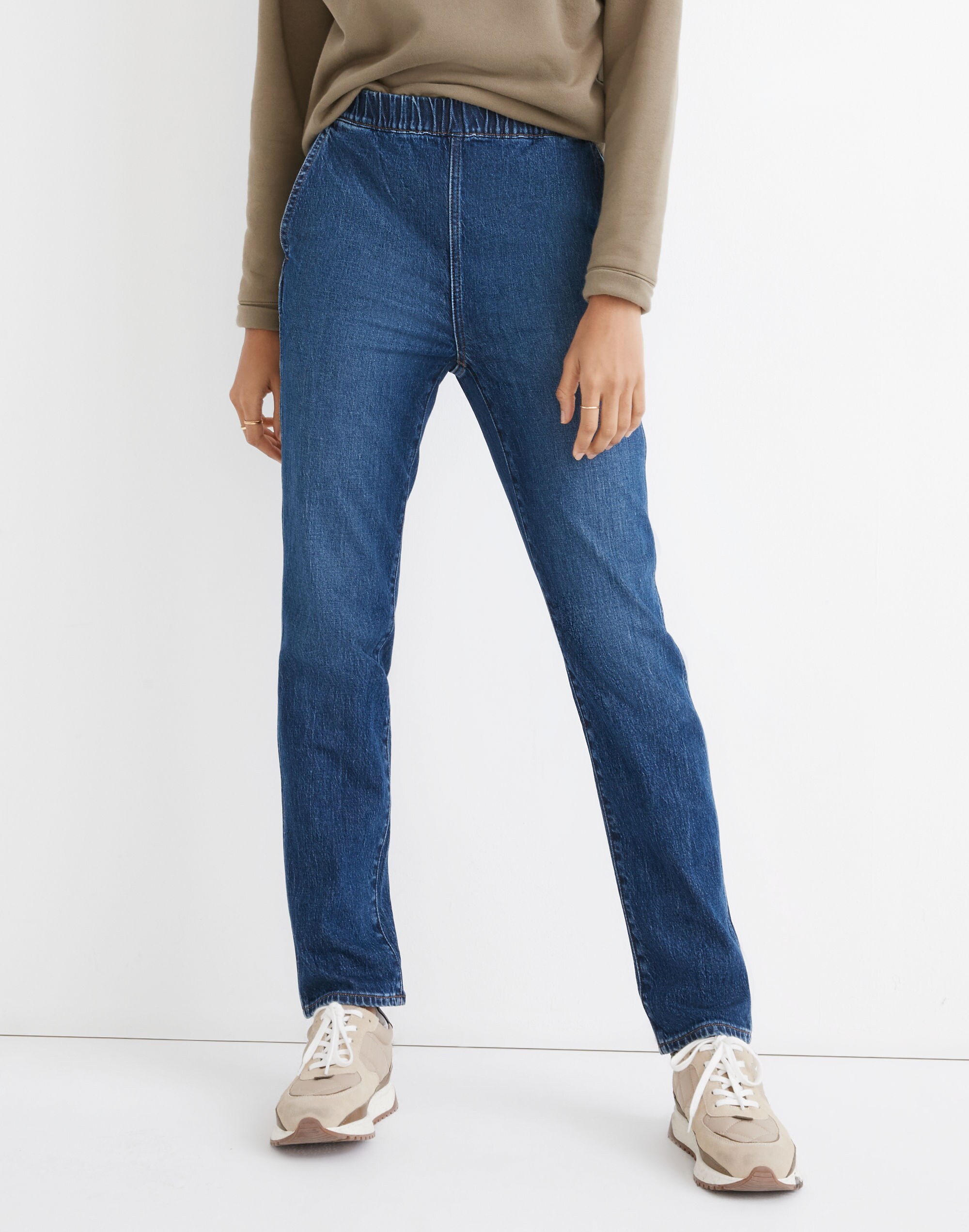 Pull-On Straight Jeans in Saull Wash