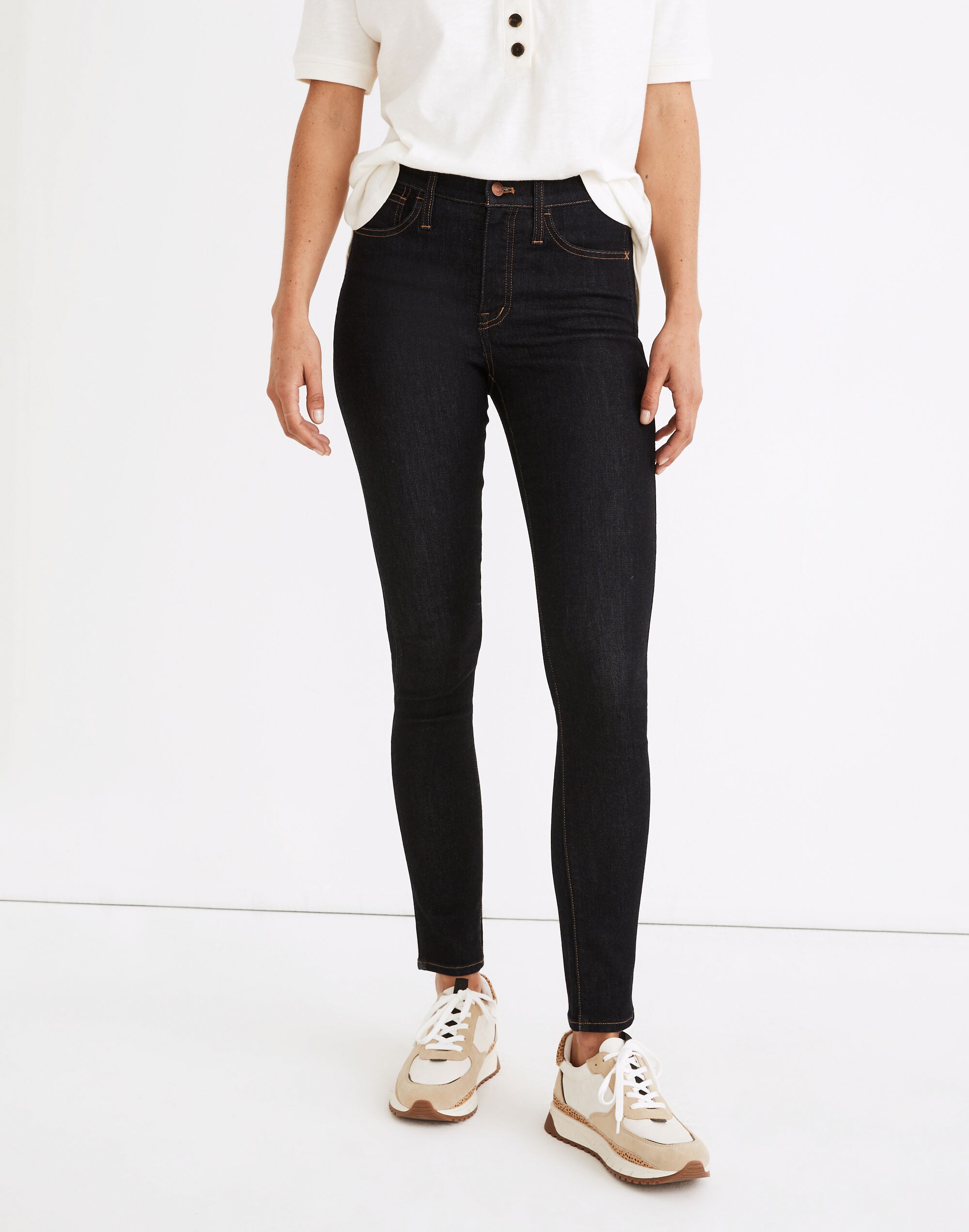 Petite 9" Mid-Rise Roadtripper Supersoft Skinny Jeans in Castell Wash