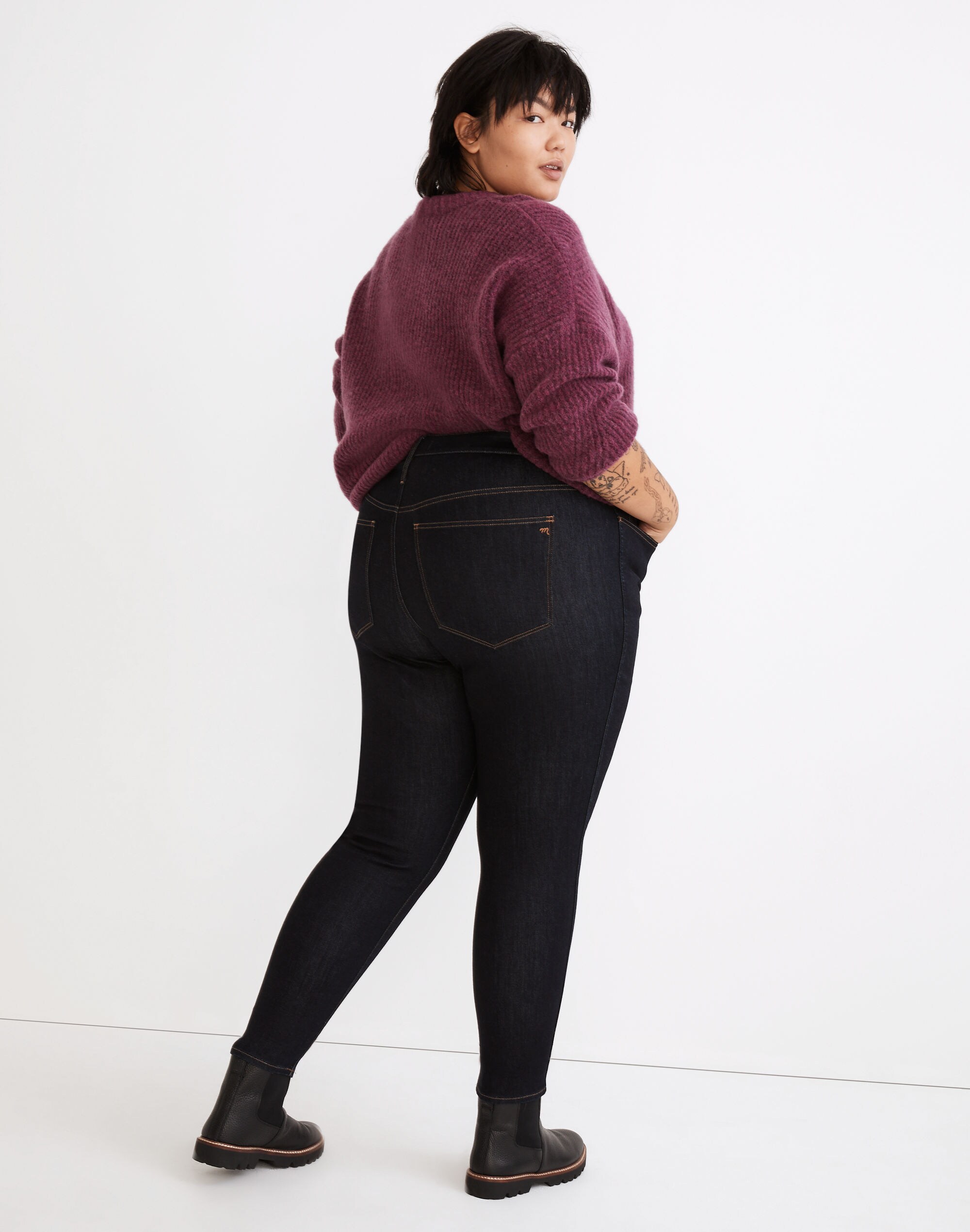 Plus 9" Mid-Rise Roadtripper Supersoft Skinny Jeans in Castell Wash