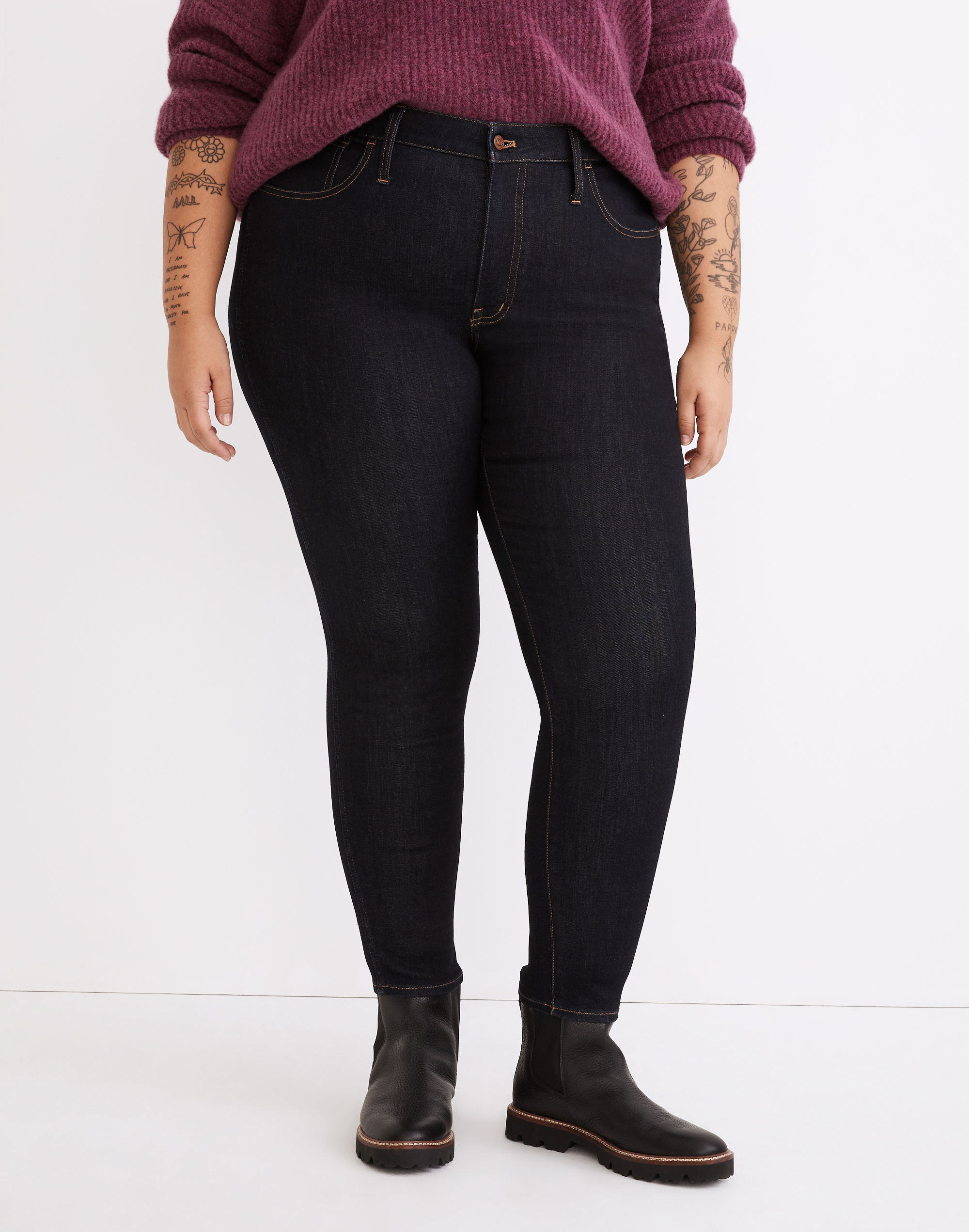 Plus 9" Mid-Rise Roadtripper Supersoft Skinny Jeans in Castell Wash