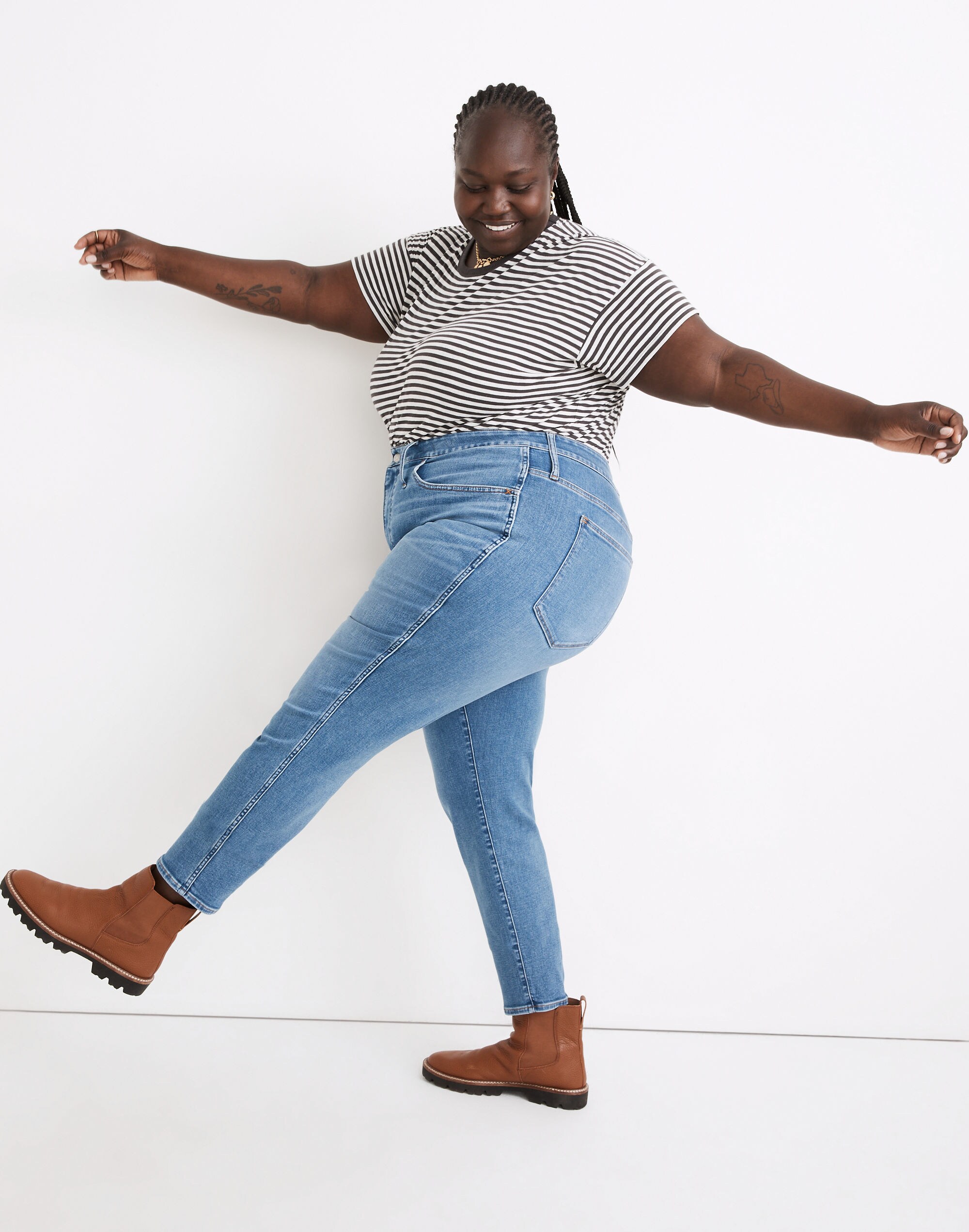 Plus High-Rise Slim Straight Jeans in Arverne Wash