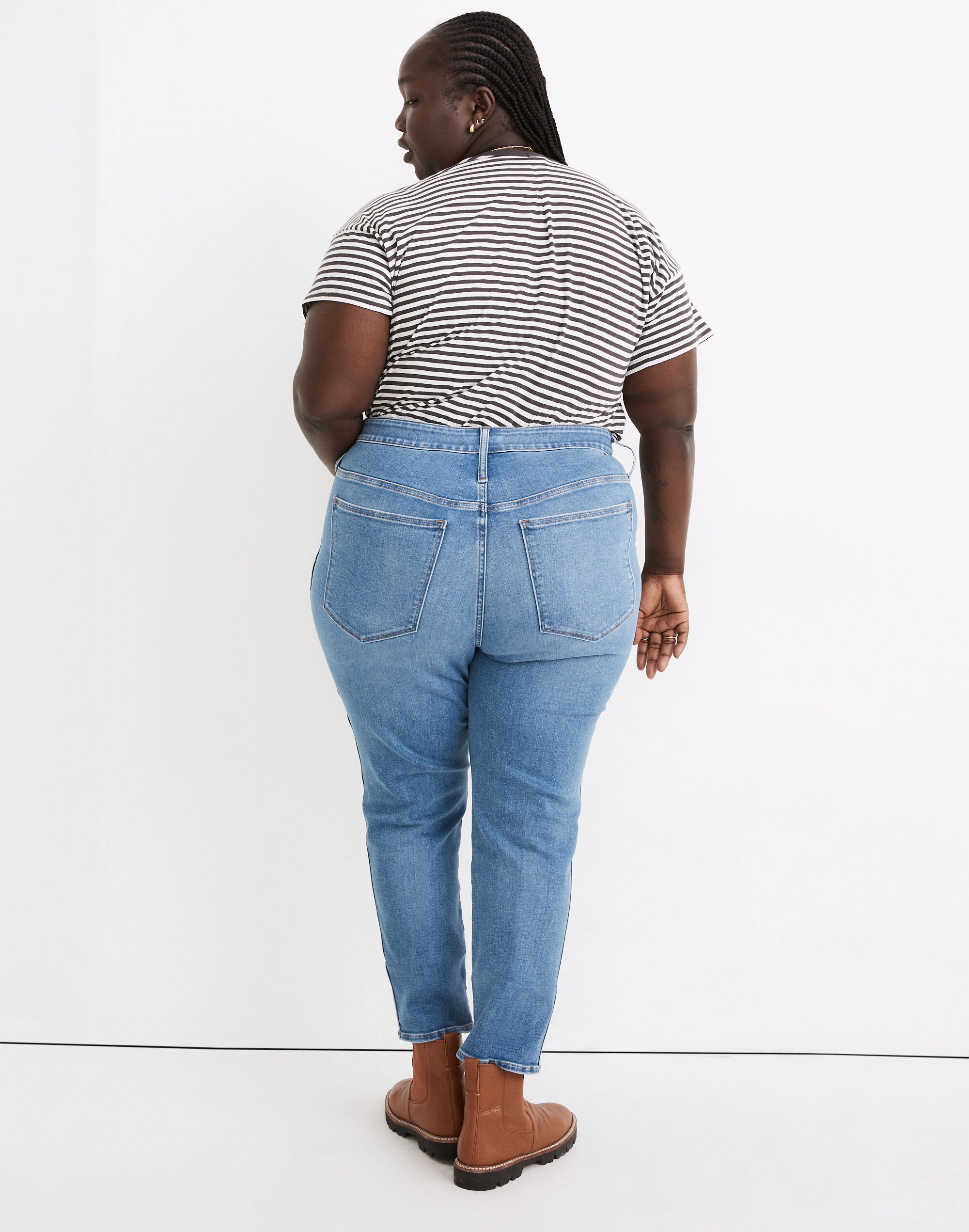 Plus High-Rise Slim Straight Jeans in Arverne Wash