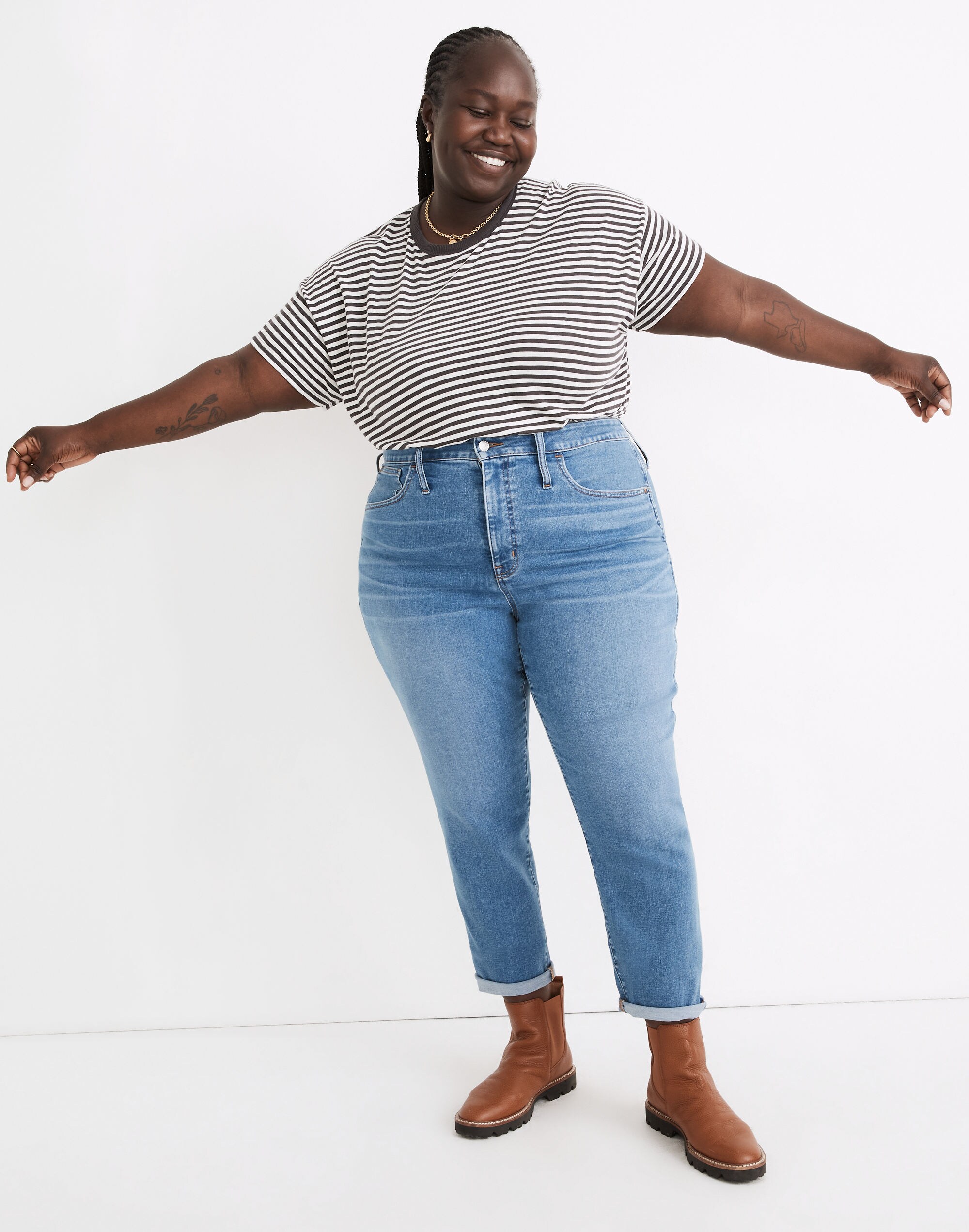 Plus High-Rise Slim Straight Jeans in Arverne Wash