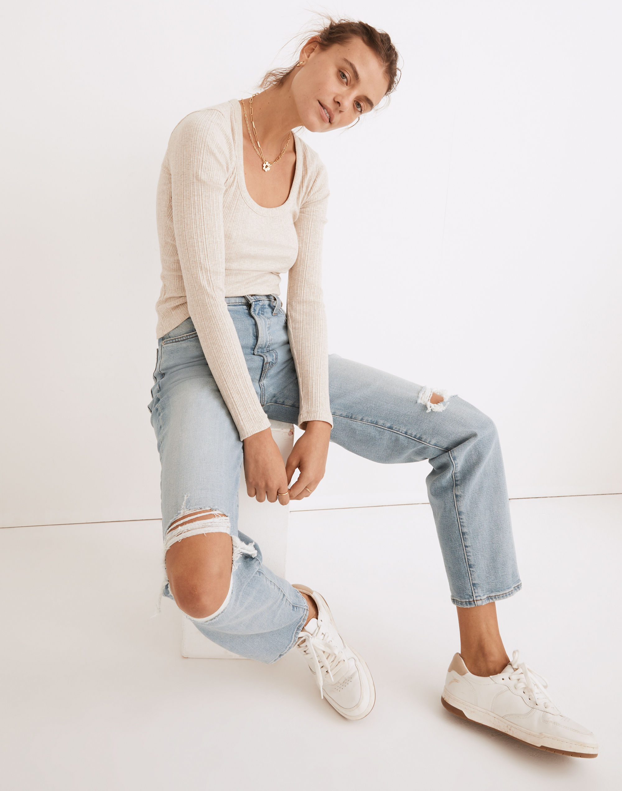 The Perfect Vintage Straight Jean in Danby Wash: Knee-Rip Edition