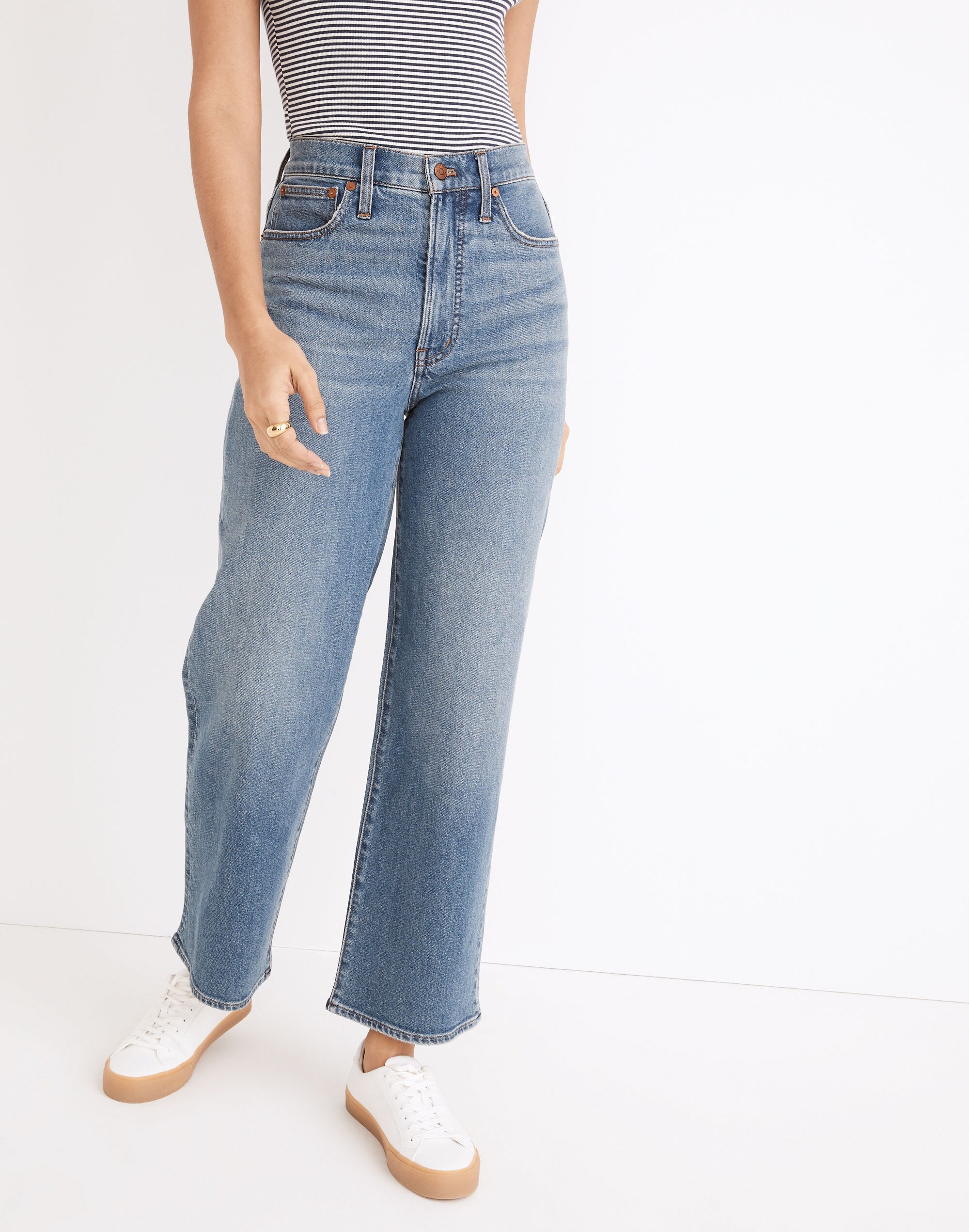 The Petite Perfect Vintage Wide-Leg Crop Jean in Montclare Wash