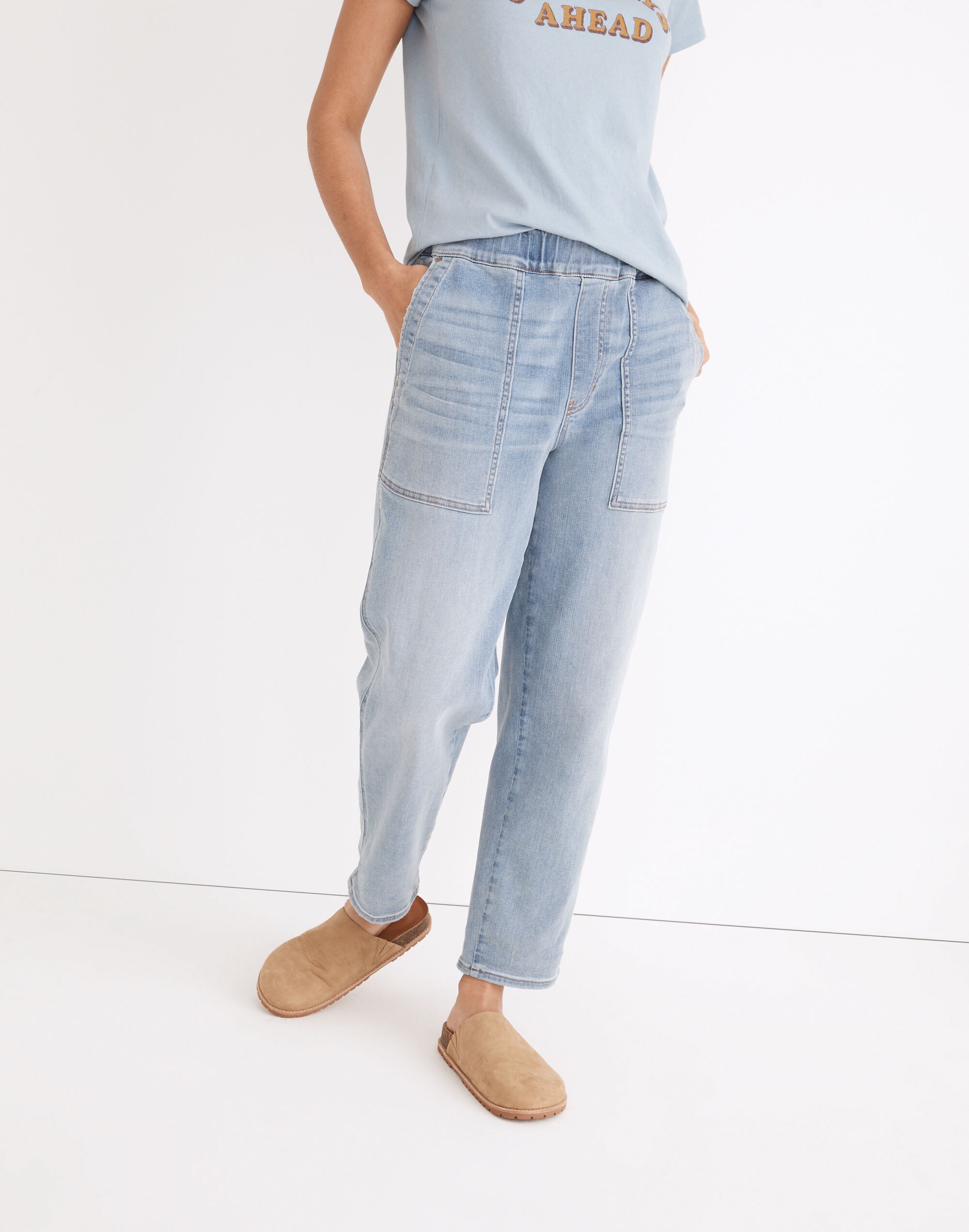 Pull-On Relaxed Jeans in Lisford Wash