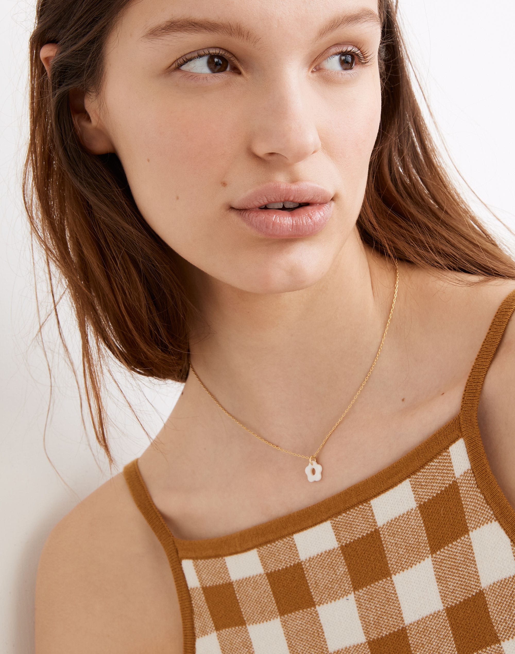 Retro Daisy Mother of Pearl Pendant Necklace