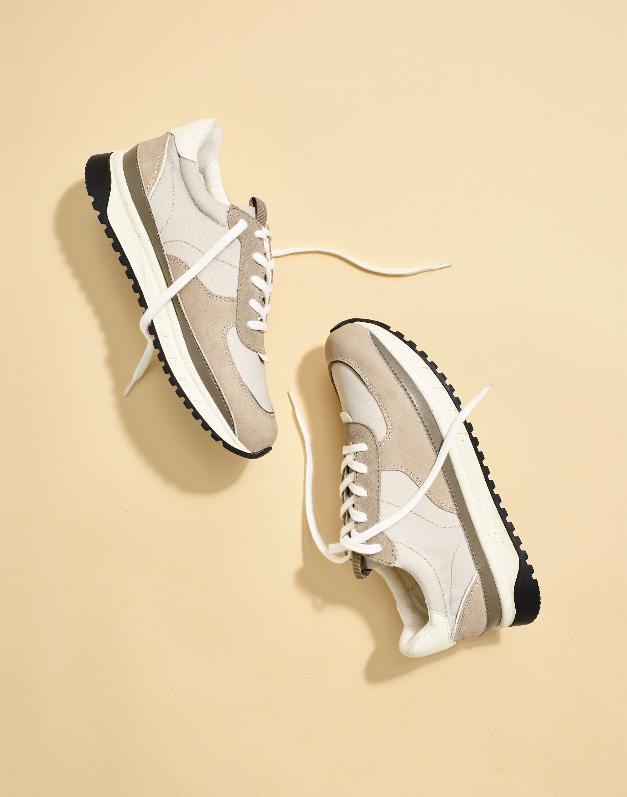 Kickoff Trainer Sneakers in Form Grey