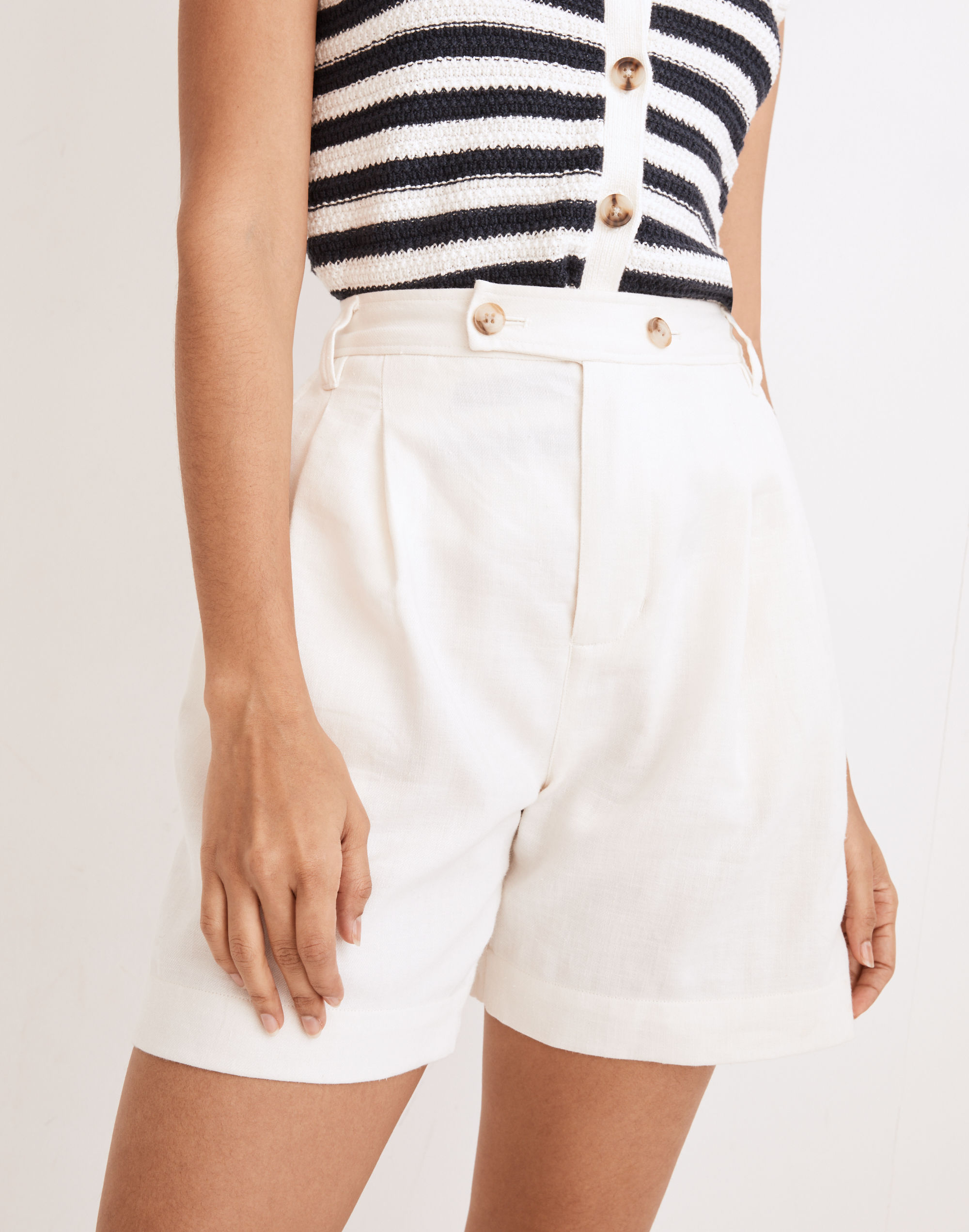 Clarke Pleated Shorts in Travel Linen-Blend