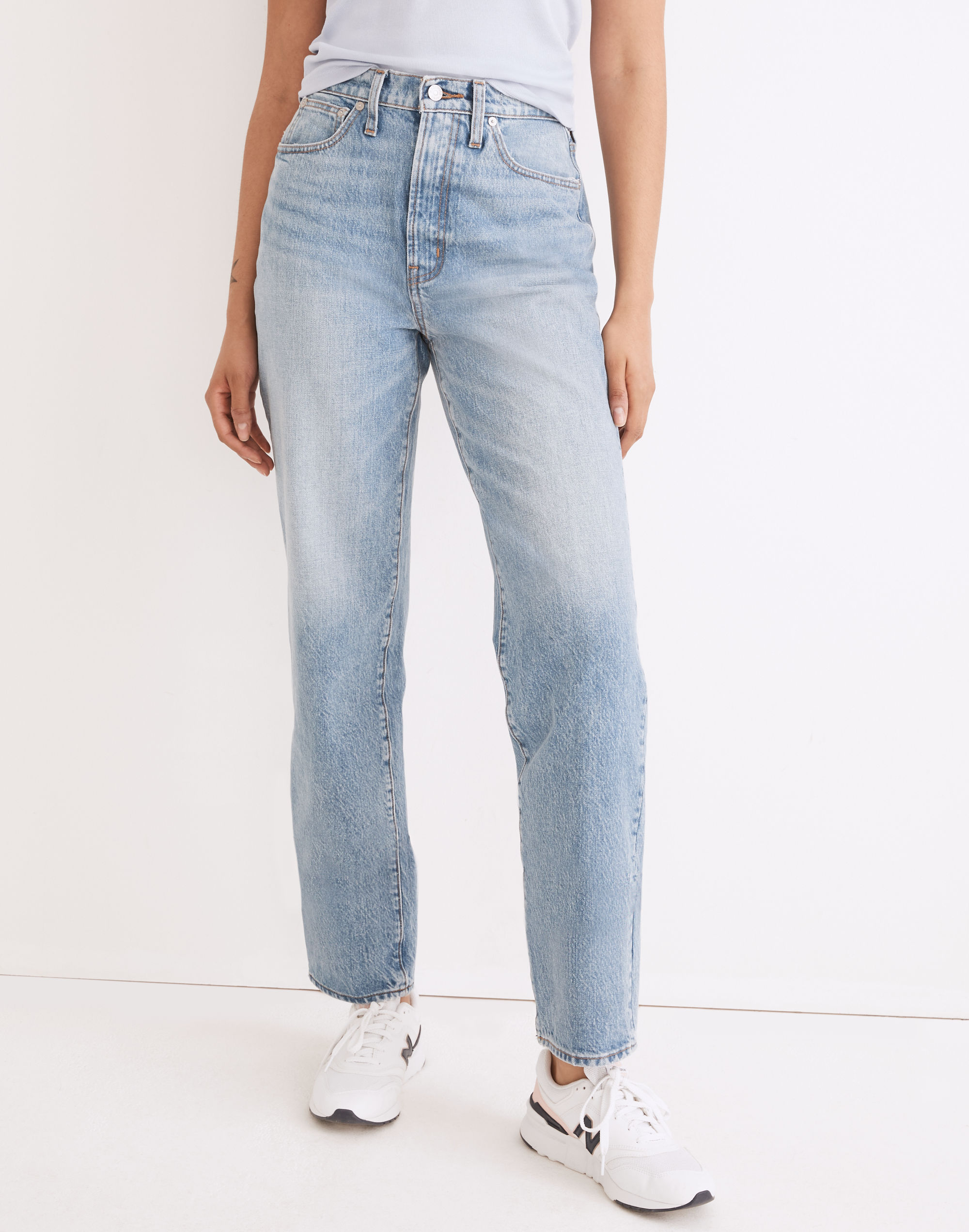 The Petite Perfect Vintage Straight Jean in Seyland Wash