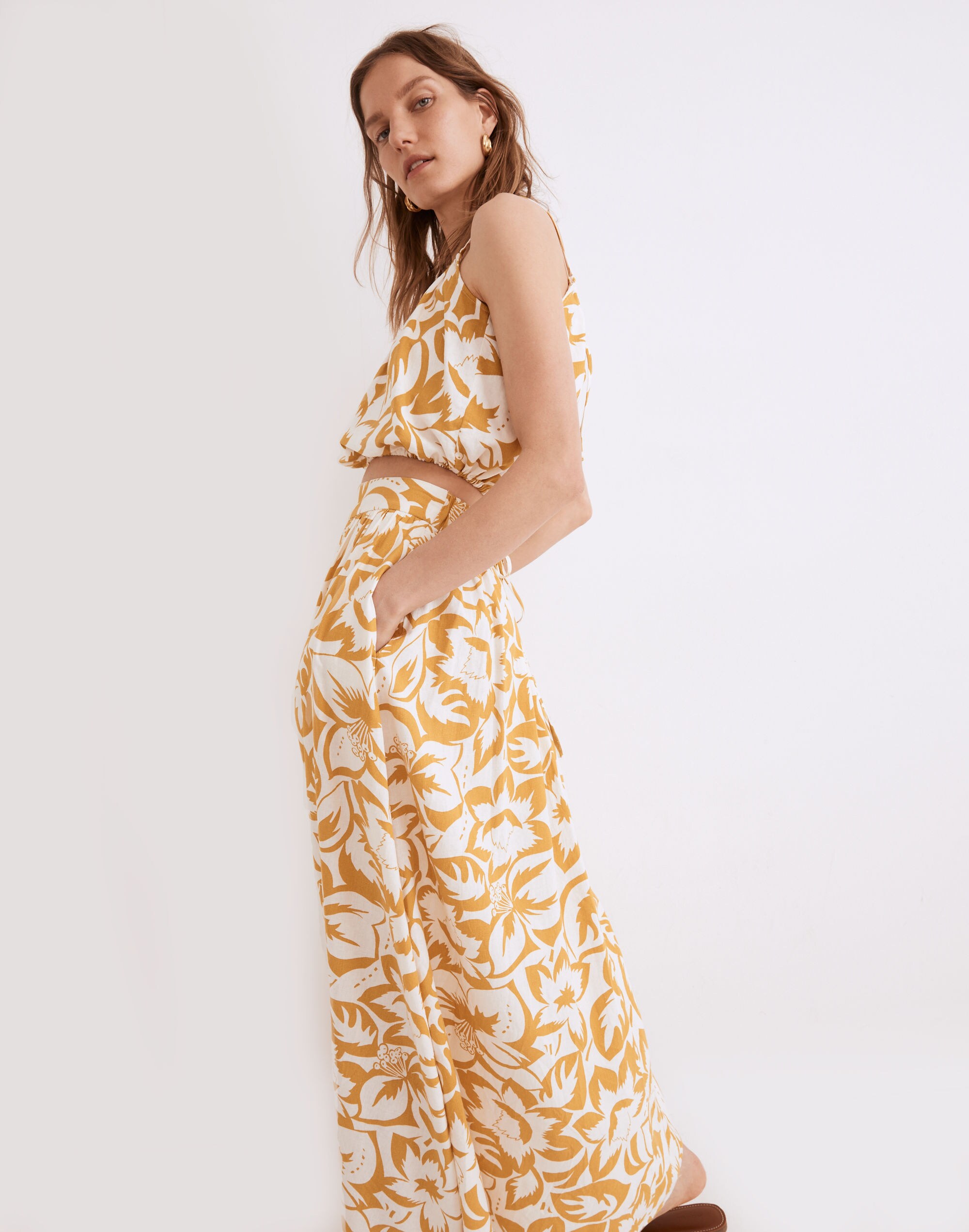 Linen-Blend Meriden Top in Tropicale Floral in null image 1