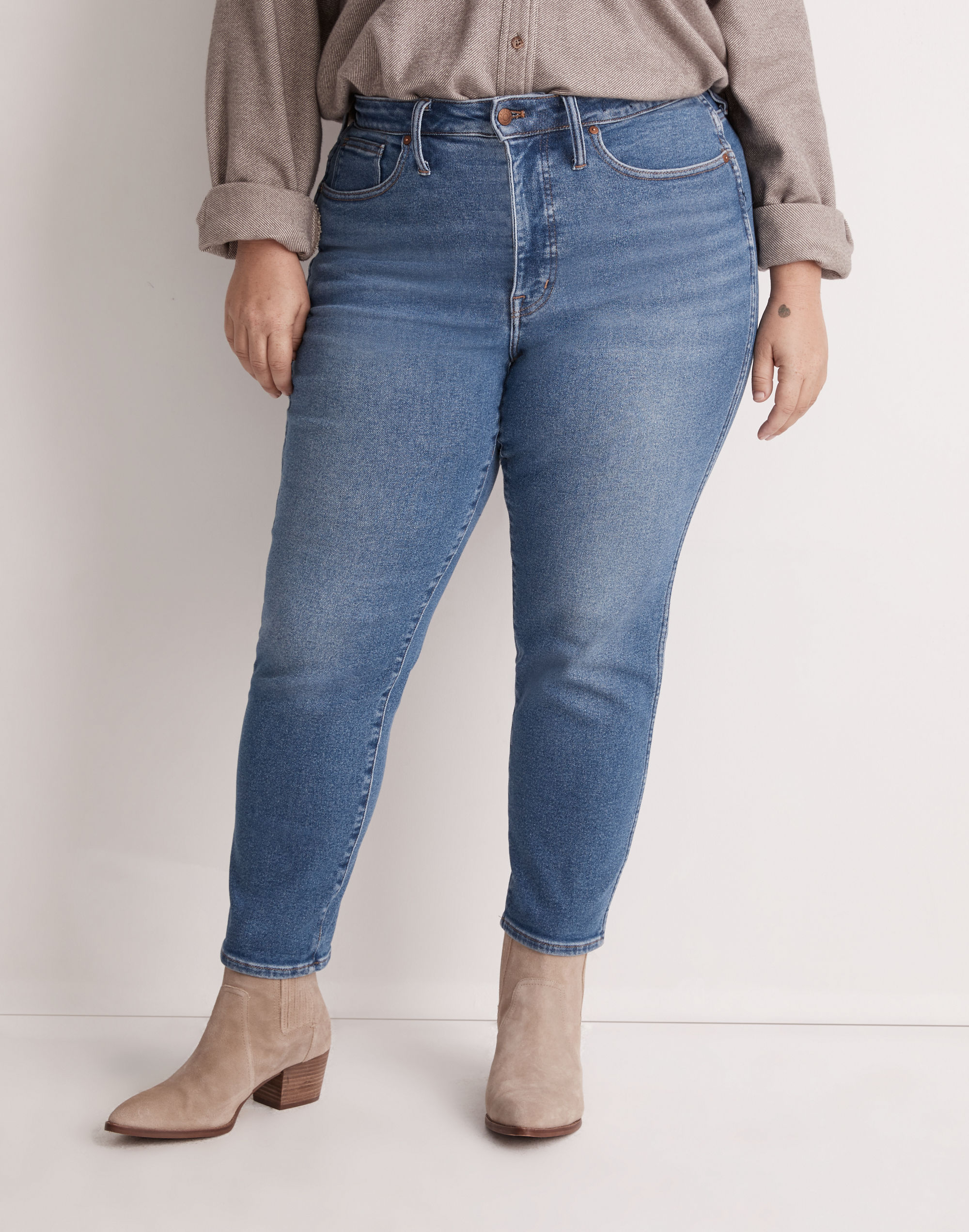 Plus Curvy Stovepipe Jeans in Leaside Wash