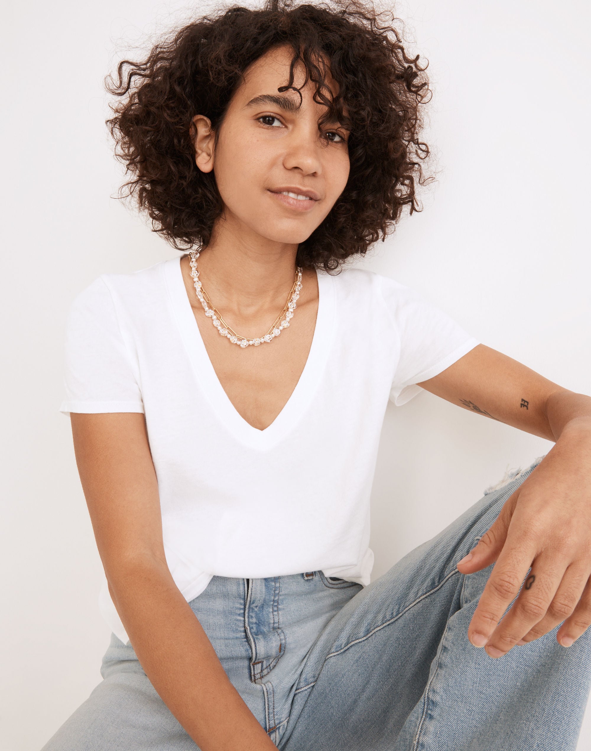 Daisy-Printed Glass Beaded Choker Necklace