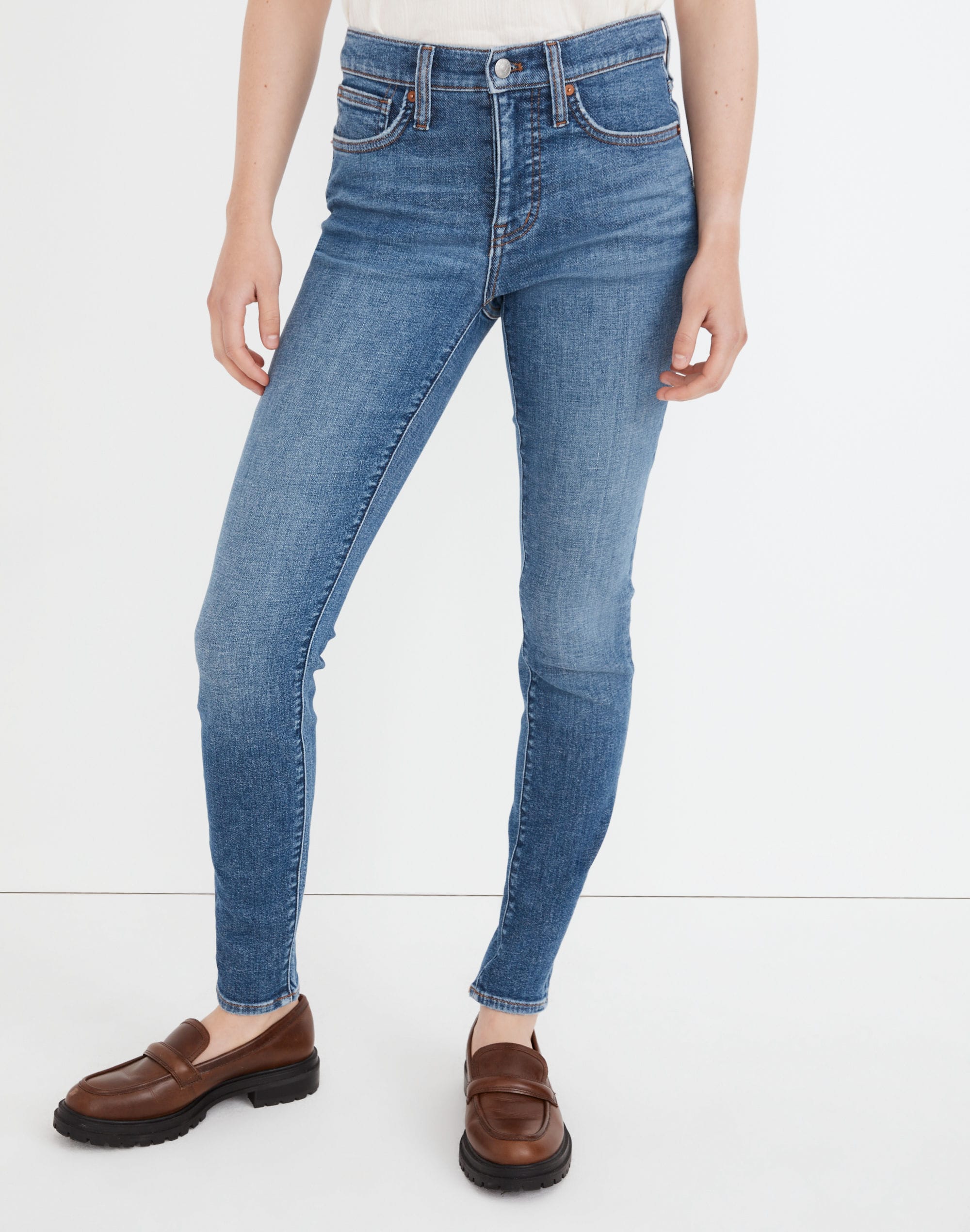 9" Mid-Rise Skinny Jeans in Heathfield Wash