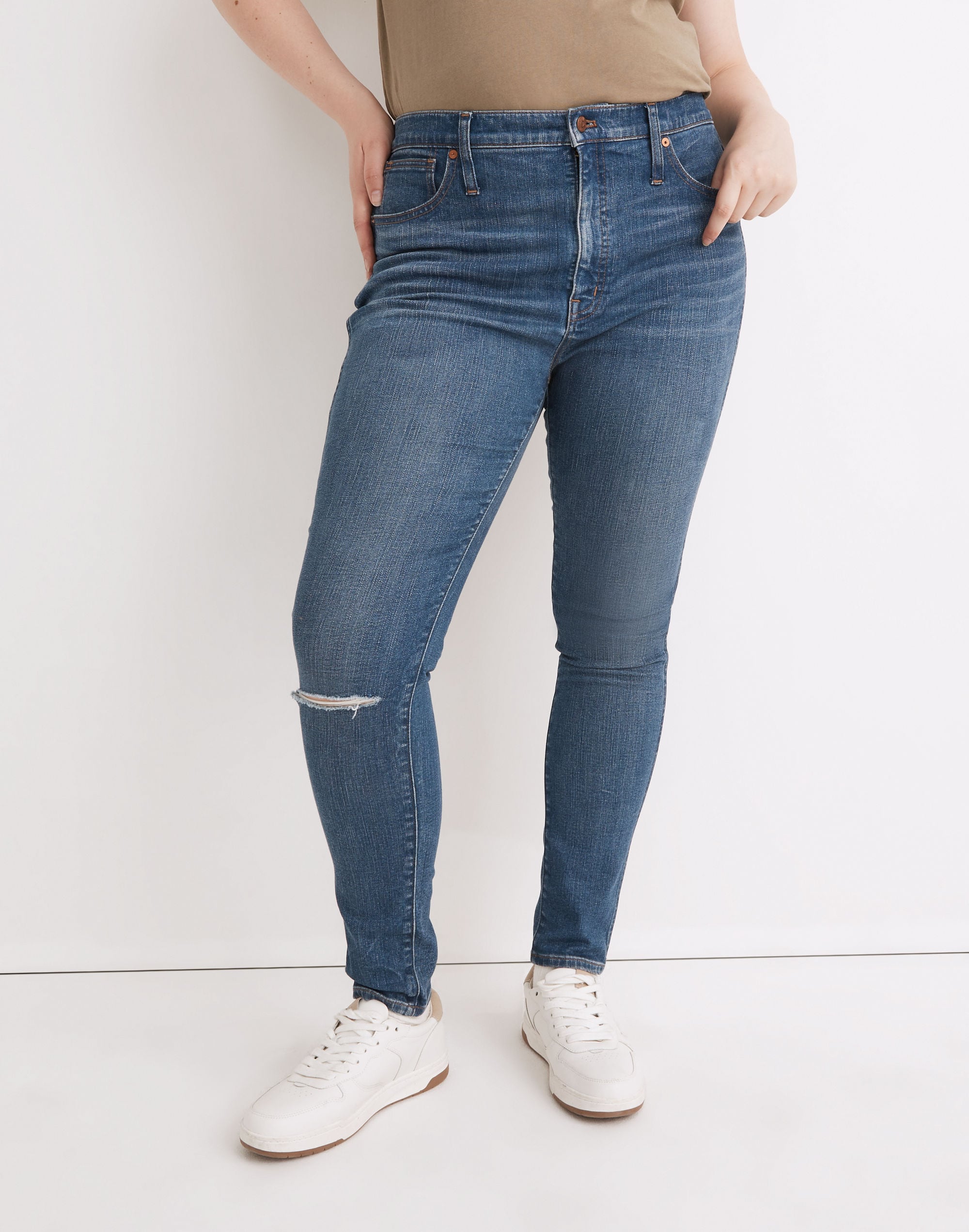 10" High-Rise Skinny Jeans in Foregate Wash: Knee-Rip Edition