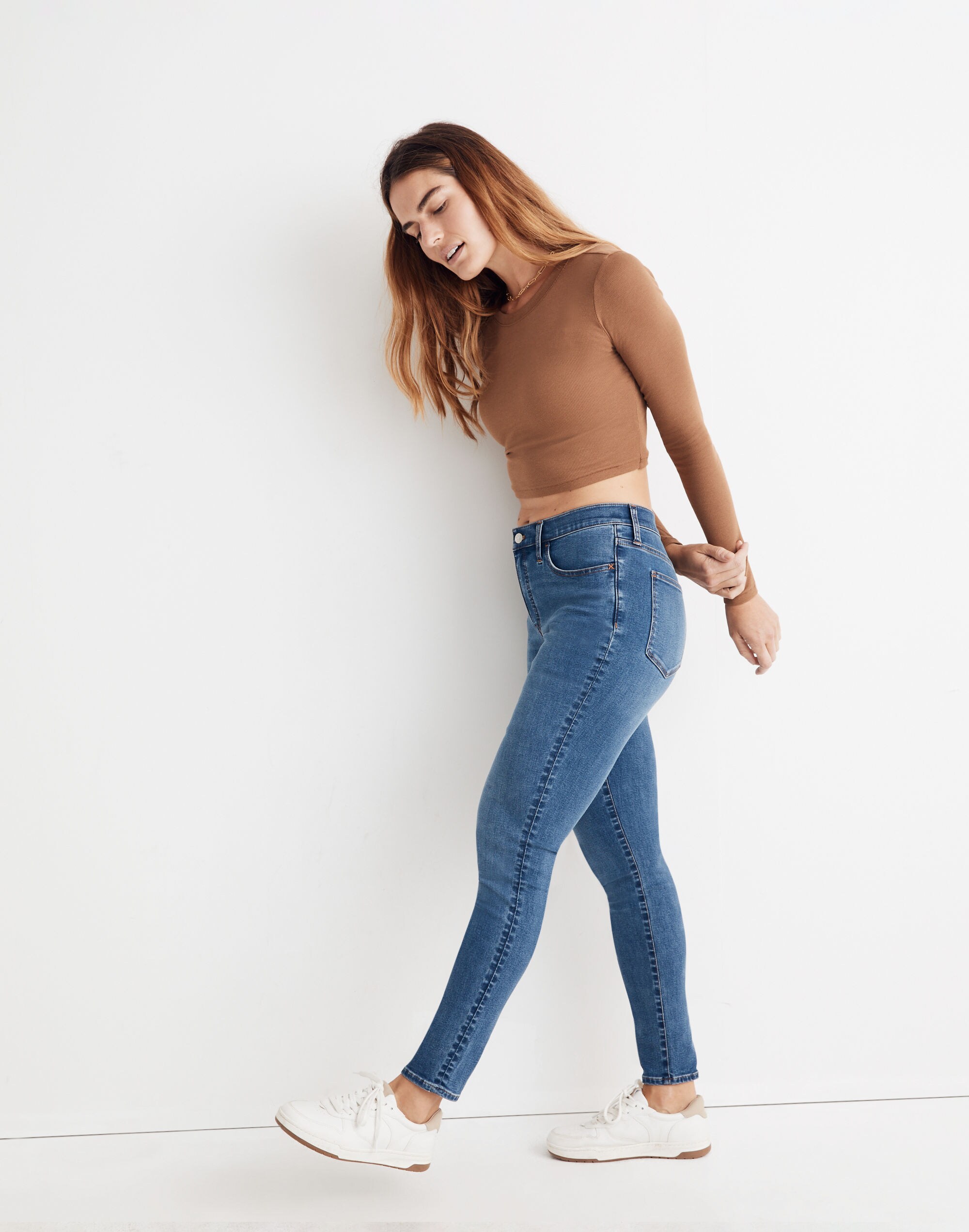 9" Mid-Rise Roadtripper Supersoft Skinny Jeans in Hastings Wash