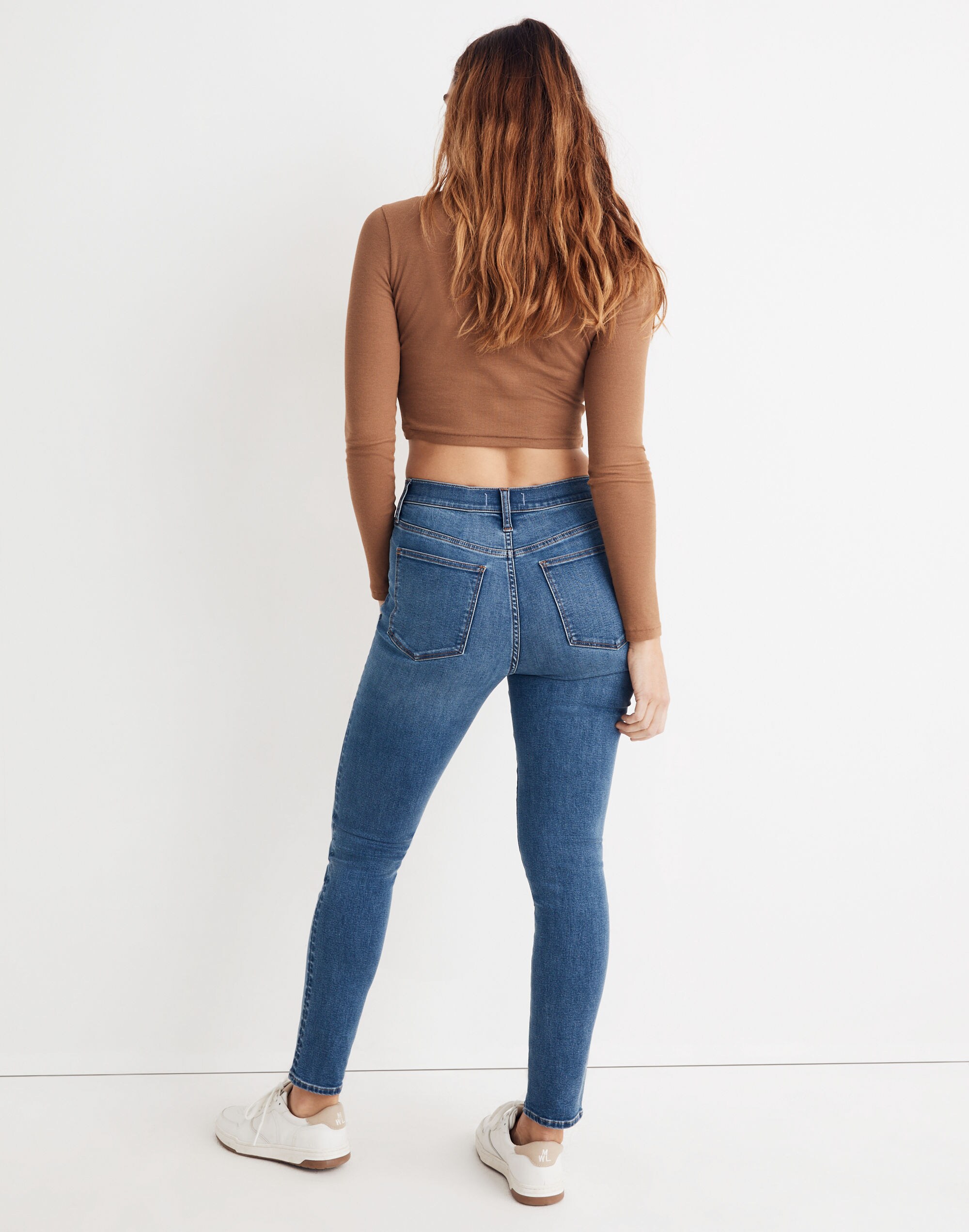 9" Mid-Rise Roadtripper Supersoft Skinny Jeans in Hastings Wash