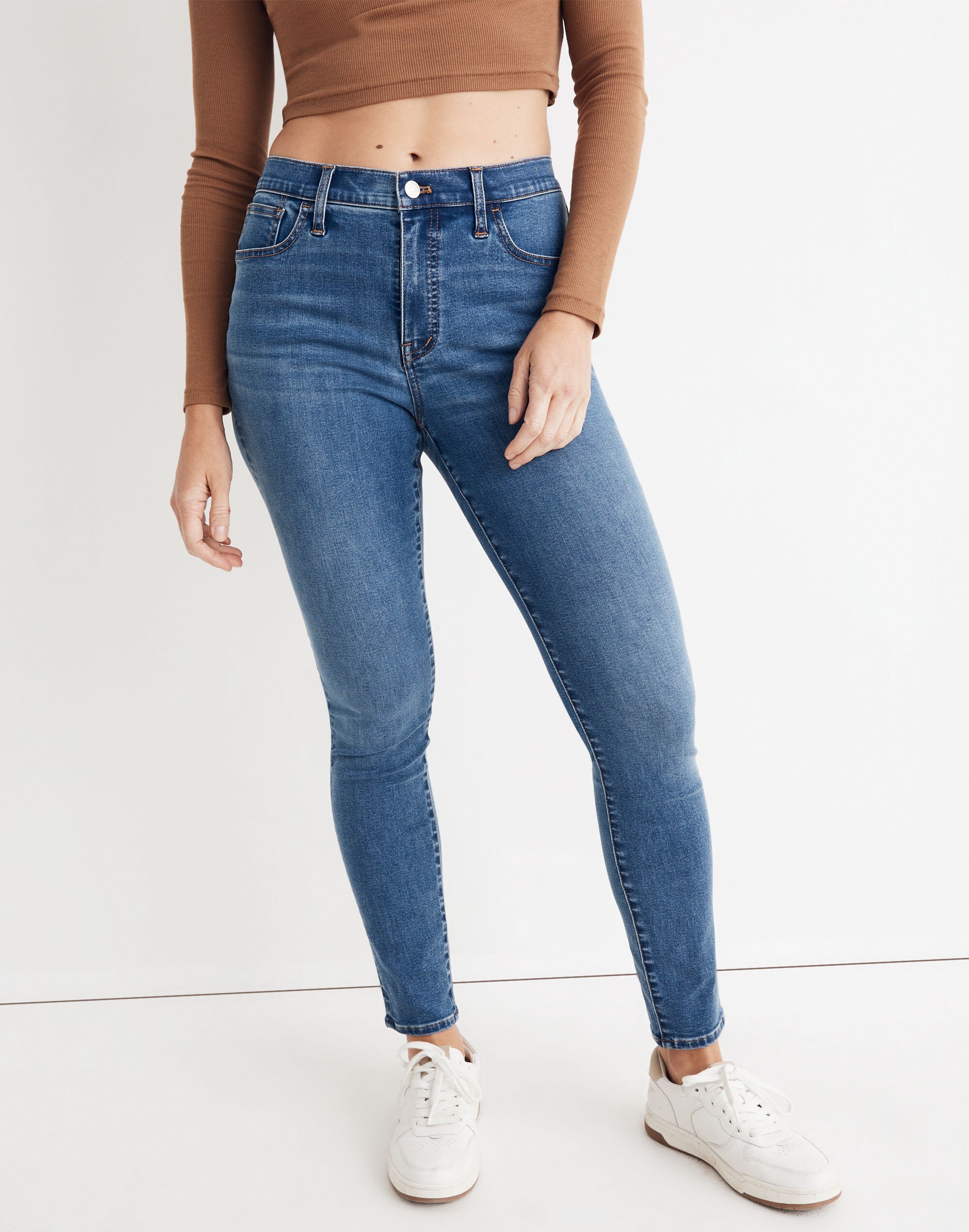 9" Mid-Rise Roadtripper Supersoft Skinny Jeans in Hastings Wash