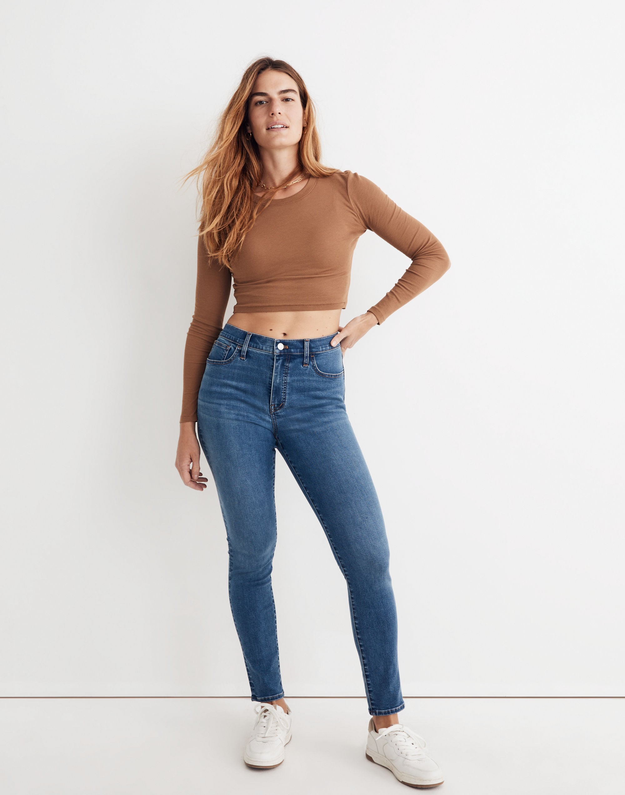 Petite 9" Mid-Rise Roadtripper Supersoft Skinny Jeans in Hastings Wash